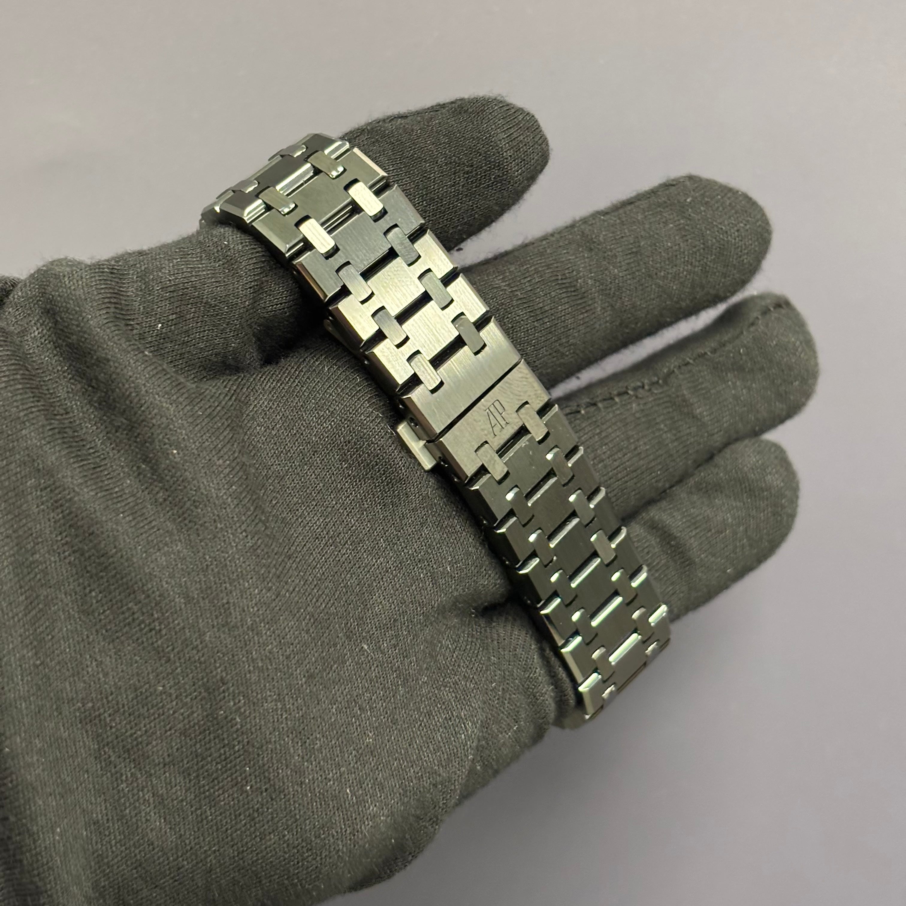 Audemars Piguet Royal Oak 41mm Black Dial Watch Ref# 26240CE.OO.1225CE.01 - Happy Jewelers Fine Jewelry Lifetime Warranty