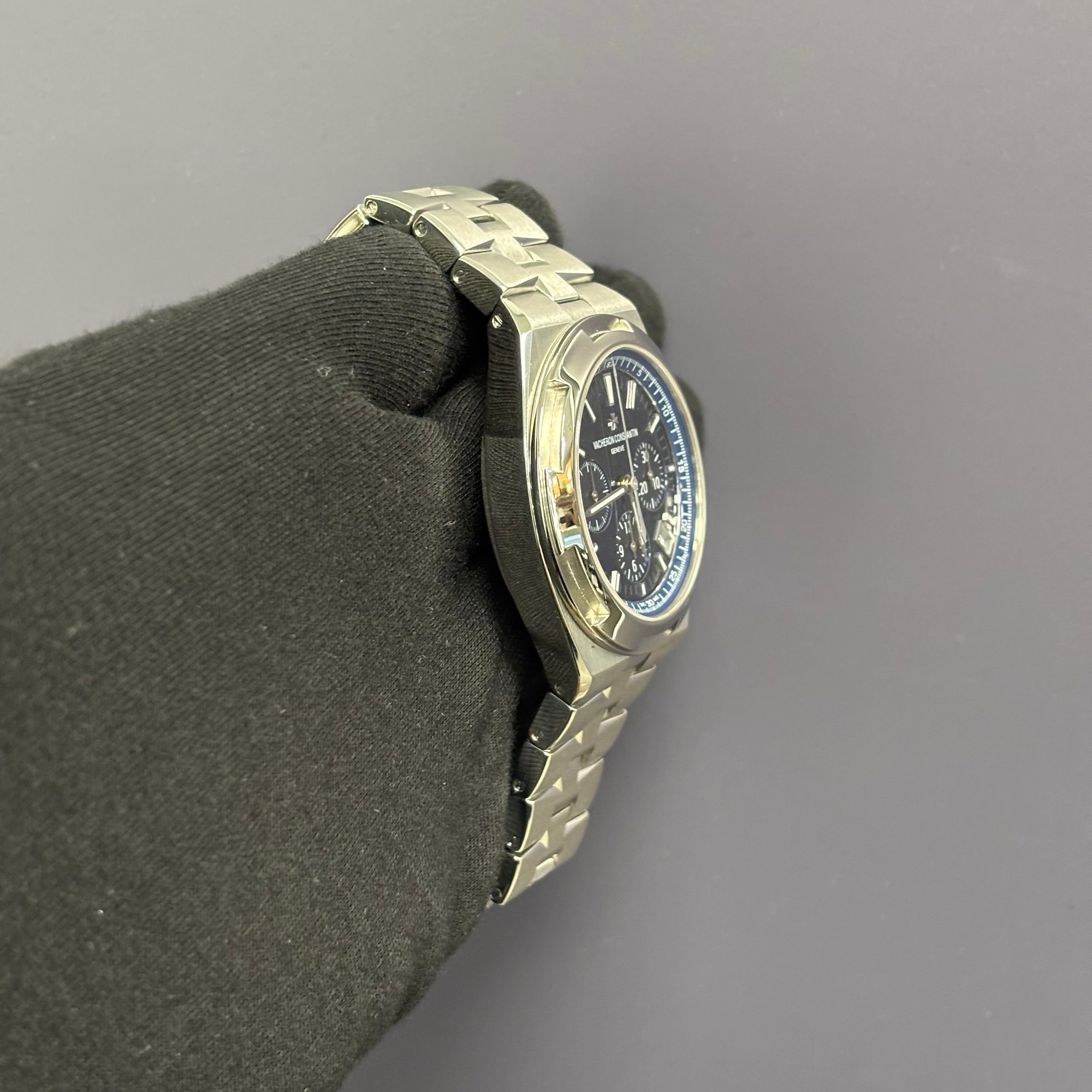 Vacheron Constantin Overseas 42.5mm Blue Dial Watch Ref# 5500V/110A-B148 - Happy Jewelers Fine Jewelry Lifetime Warranty
