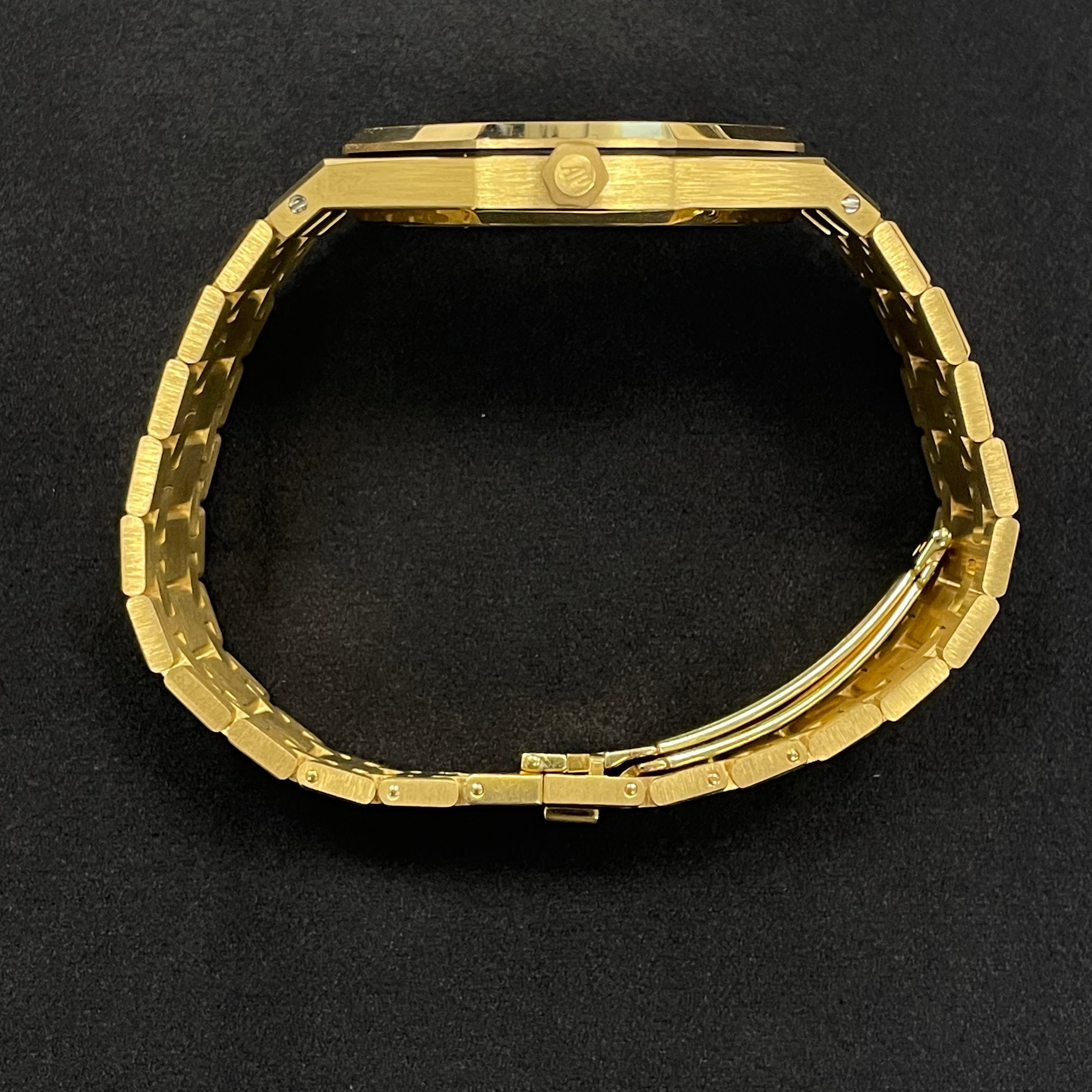 Audemars Piguet Royal Oak 39mm White Dial Watch Ref# 15202BA.OO.0944BA.01 - Happy Jewelers Fine Jewelry Lifetime Warranty