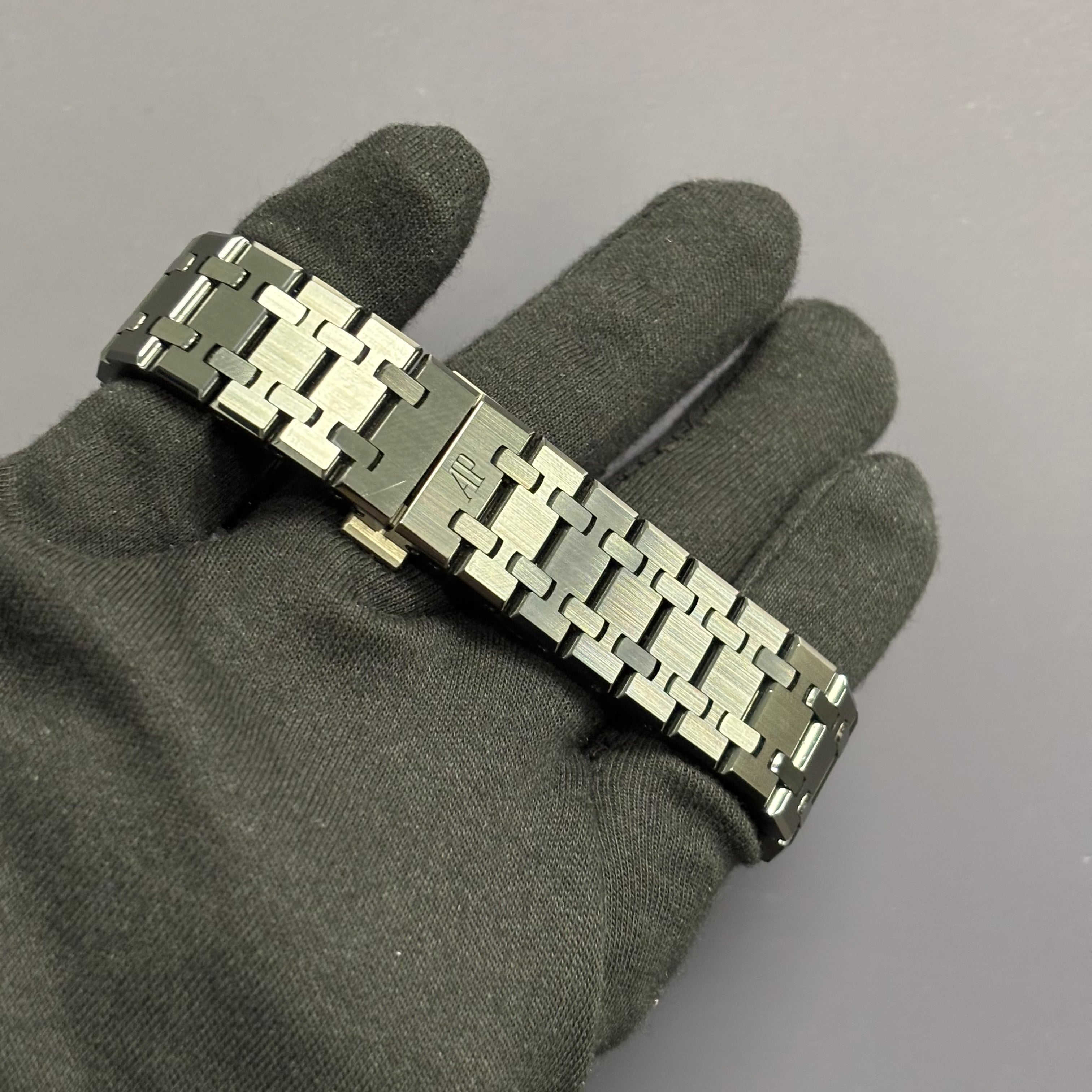 Audemars Piguet Royal Oak 41mm Black Dial Watch Ref# 26240CE.OO.1225CE.02 - Happy Jewelers Fine Jewelry Lifetime Warranty