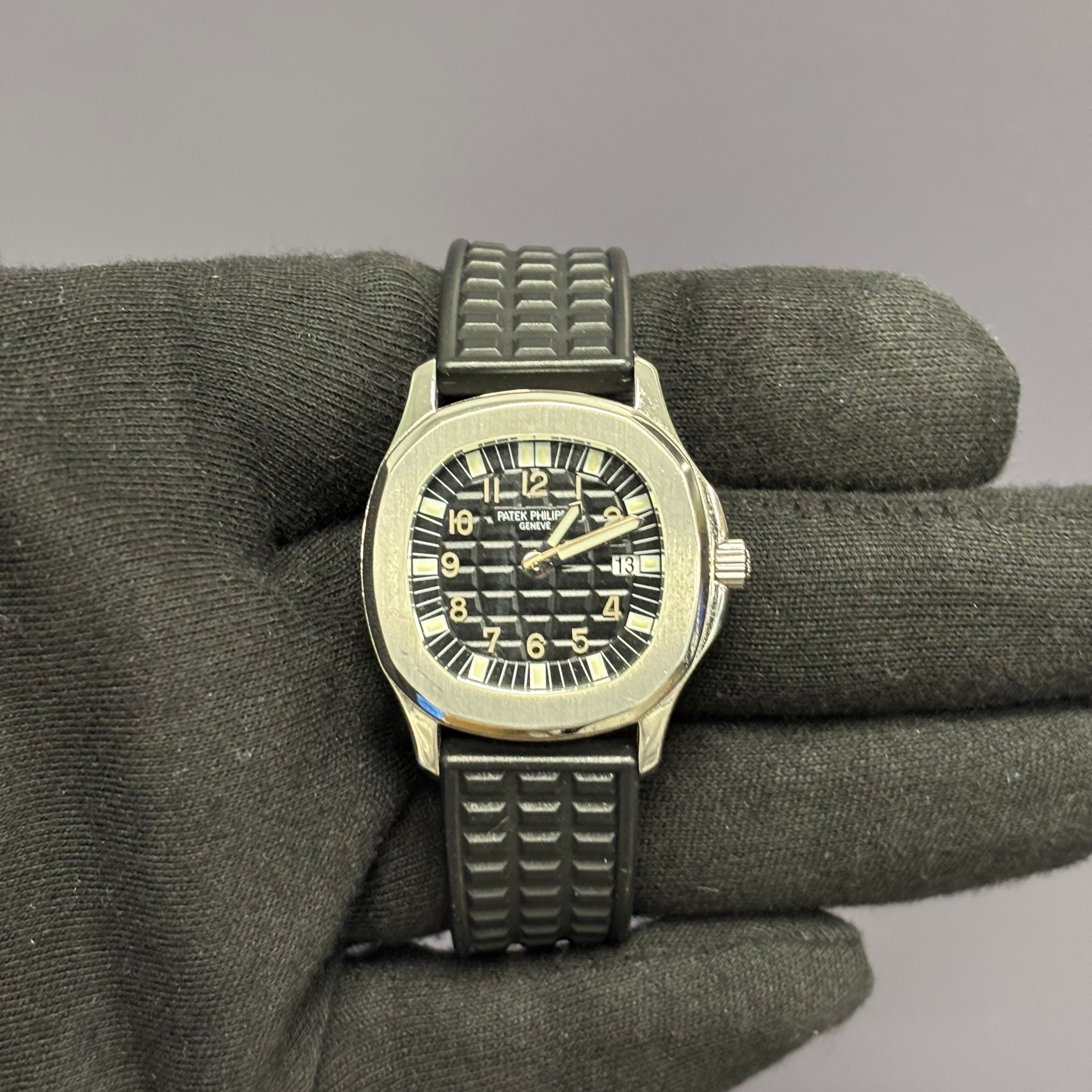 Patek Philippe Aquanaut 26mm Black Dial Watch Ref# 4960A-010 - Happy Jewelers Fine Jewelry Lifetime Warranty