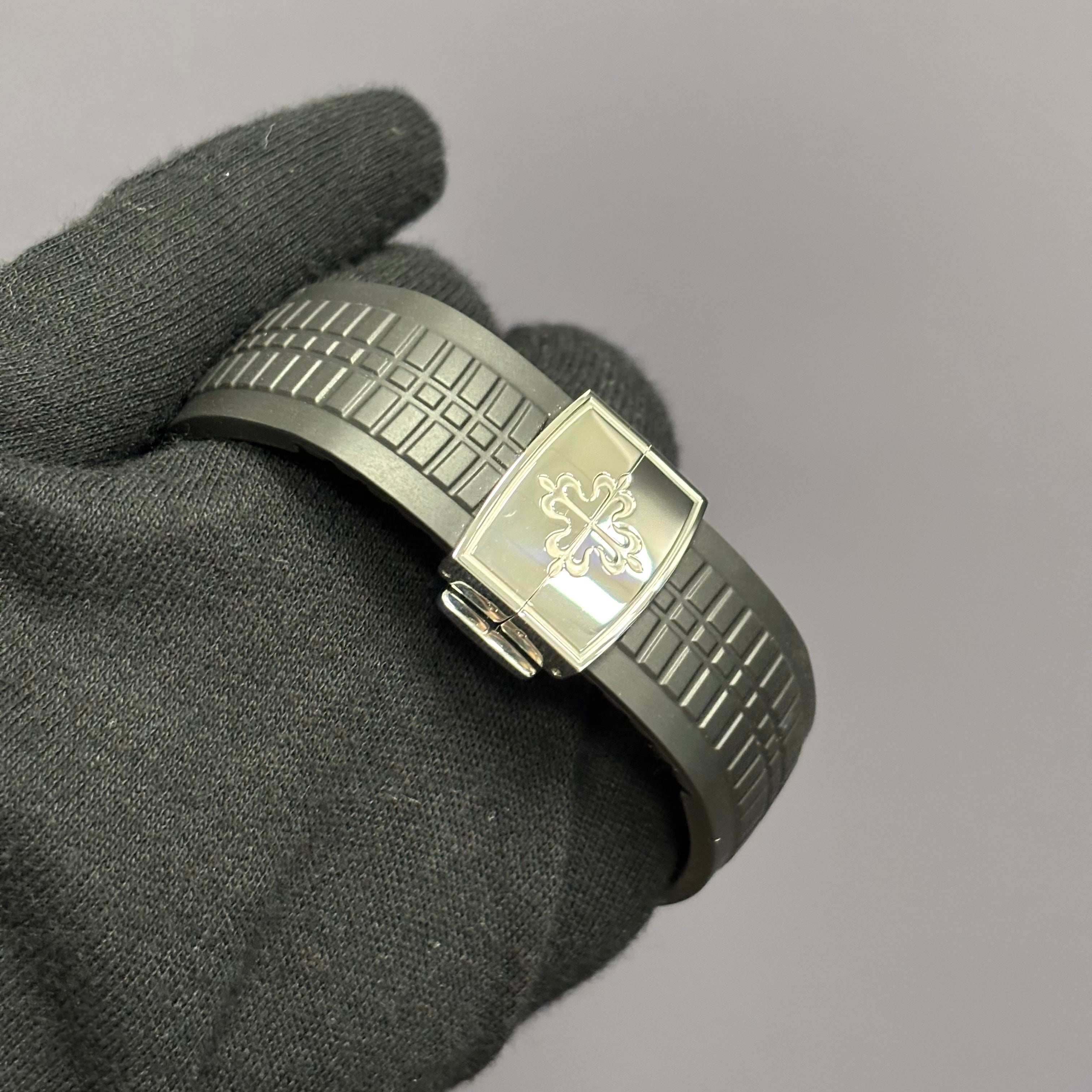 Patek Philippe Aquanaut 40mm Grey Dial Watch Ref# 5164A-001 - Happy Jewelers Fine Jewelry Lifetime Warranty