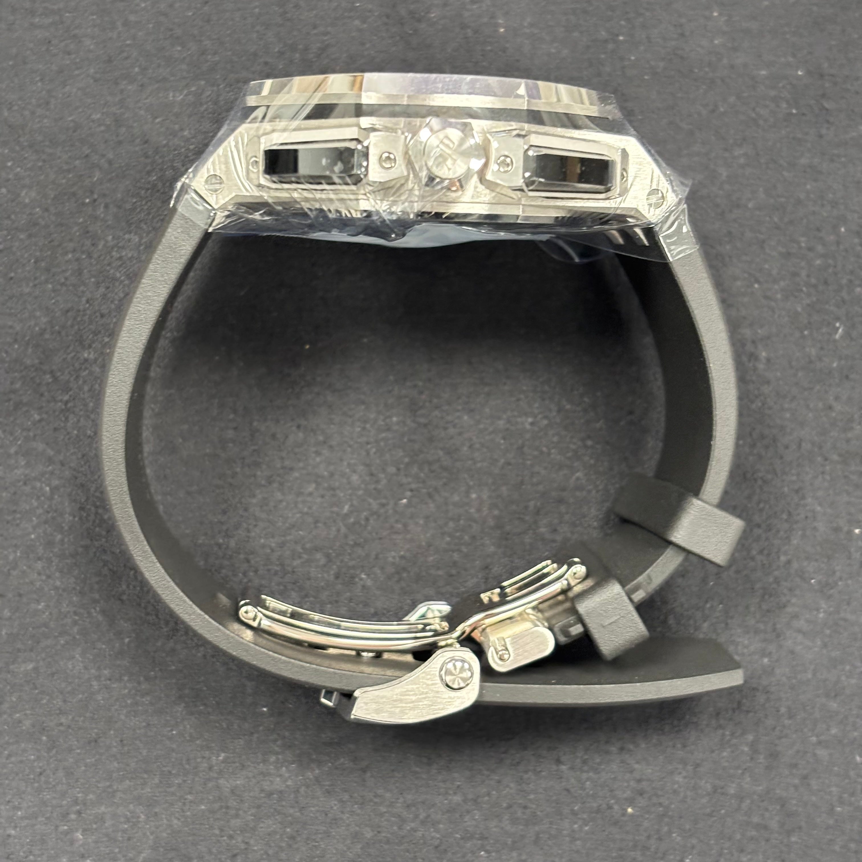 Audemars Piguet Royal Oak 43mm Black Dial Watch Ref# 26425BC.ZZ.D002CA.01 - Happy Jewelers Fine Jewelry Lifetime Warranty