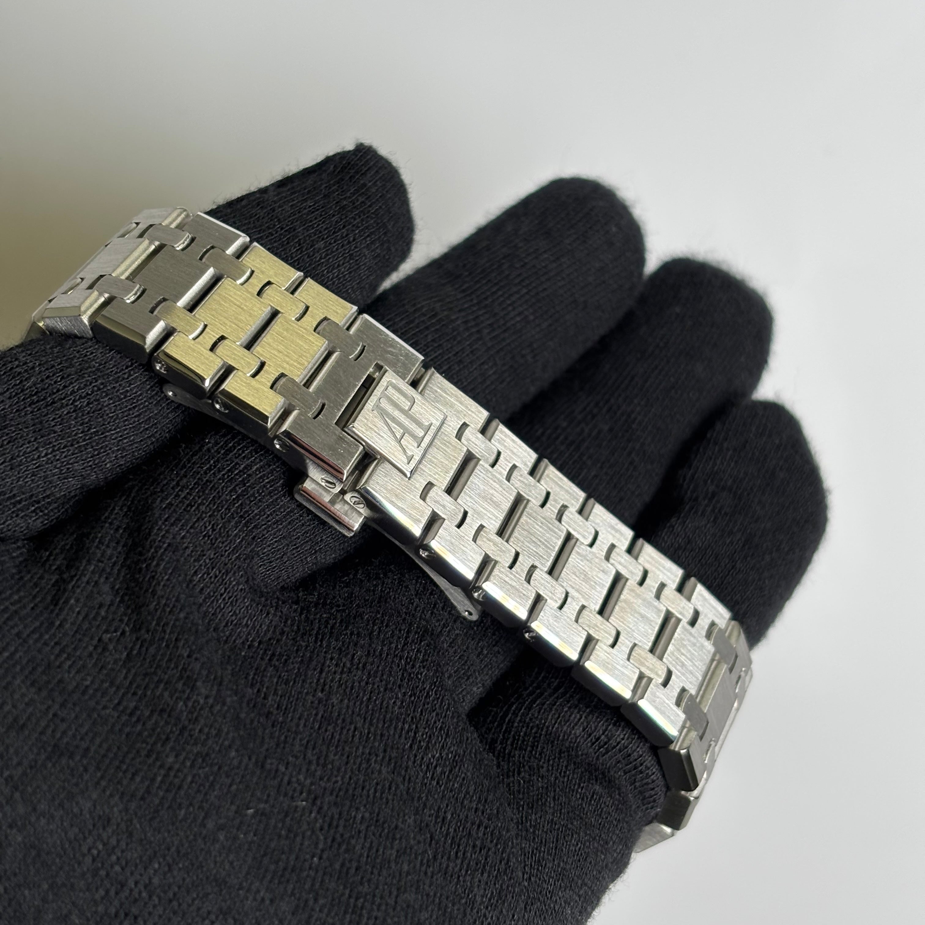 Audemars Piguet Royal Oak 41mm Black Dial Watch Ref# 15400ST.OO.1220ST.01 - Happy Jewelers Fine Jewelry Lifetime Warranty