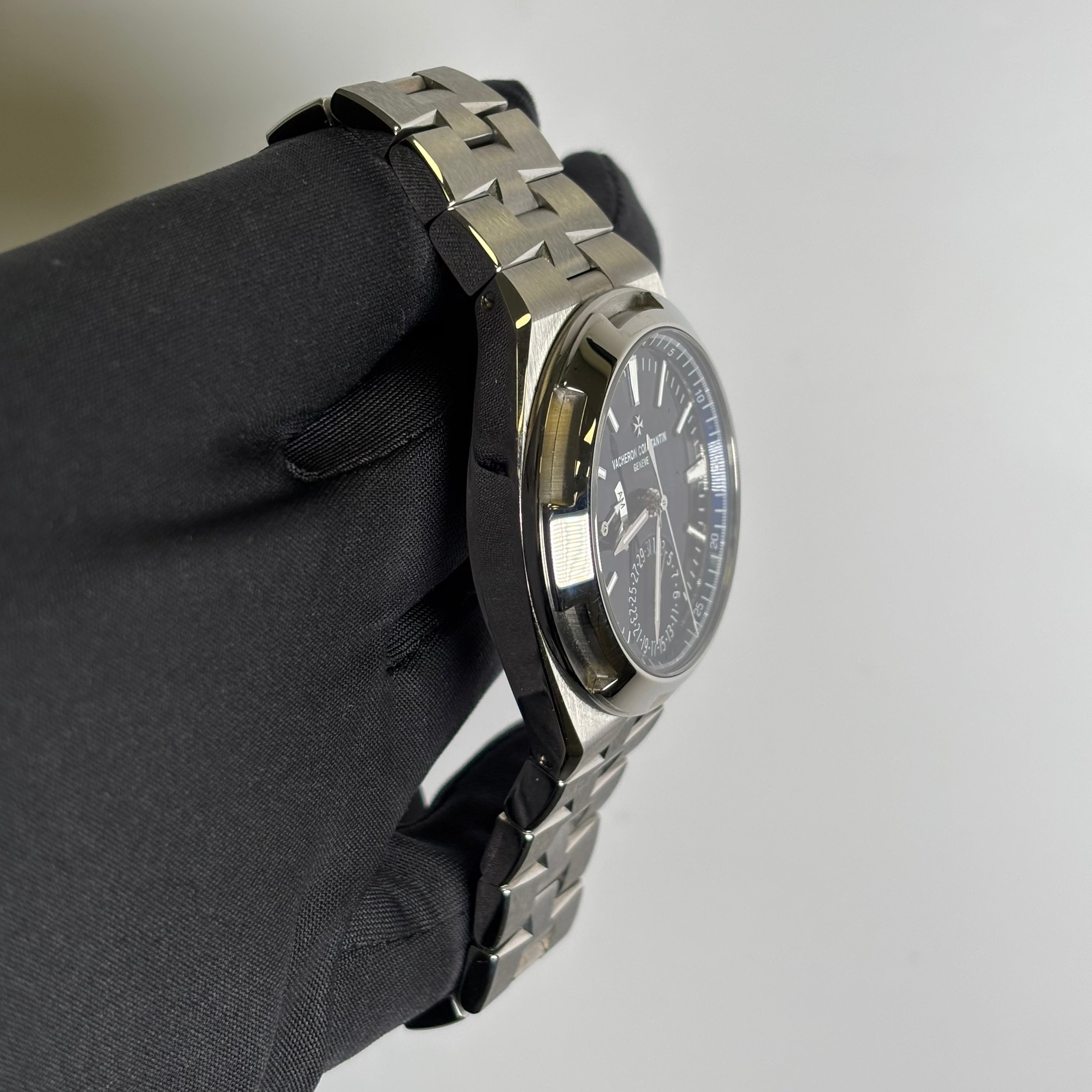 Vacheron Constantin Overseas 42.5mm Blue Dial Watch Ref# 7900V/110A-B334 - Happy Jewelers Fine Jewelry Lifetime Warranty