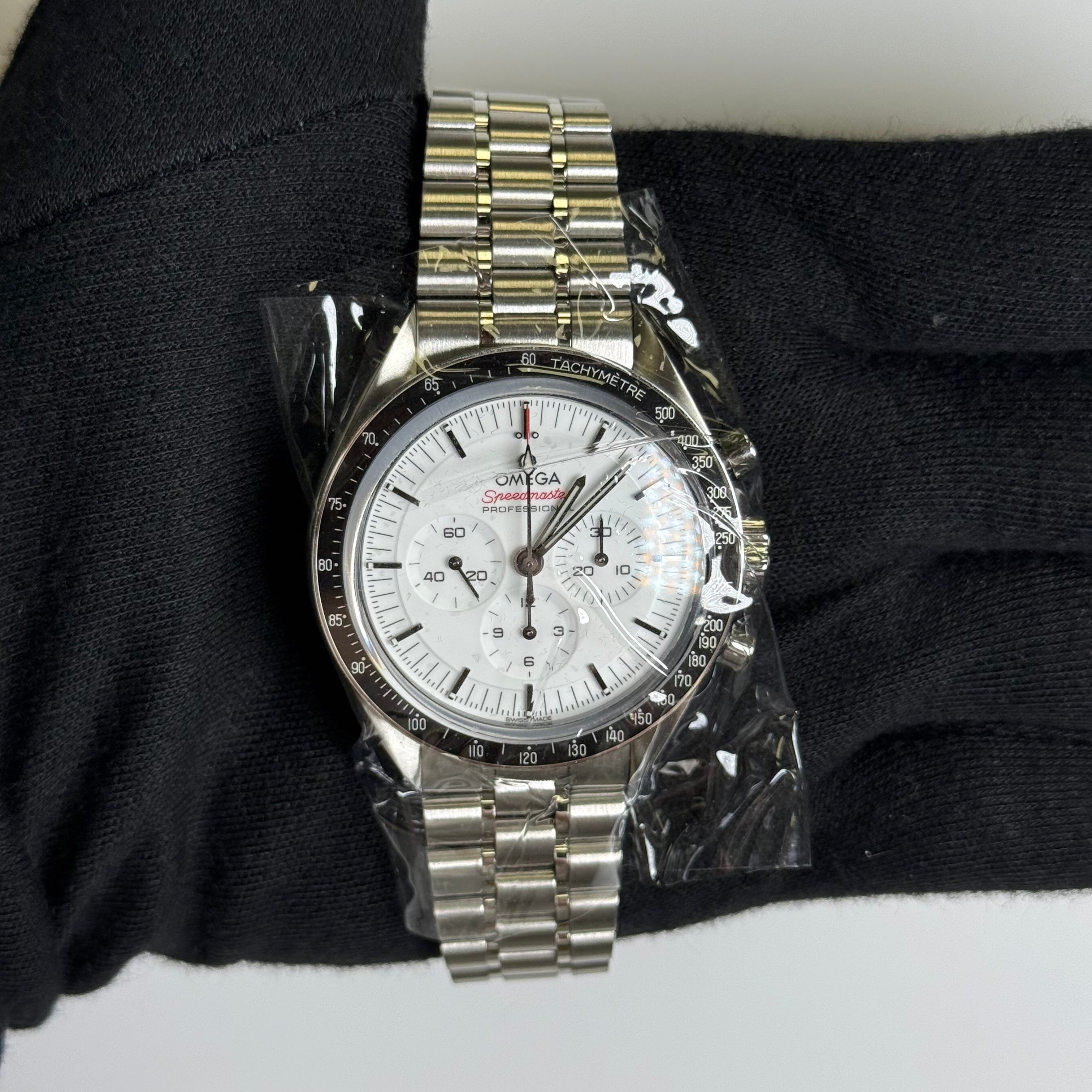 Omega Speedmaster 42mm White Dial Watch Ref# 310.30.42.50.04.001 - Happy Jewelers Fine Jewelry Lifetime Warranty