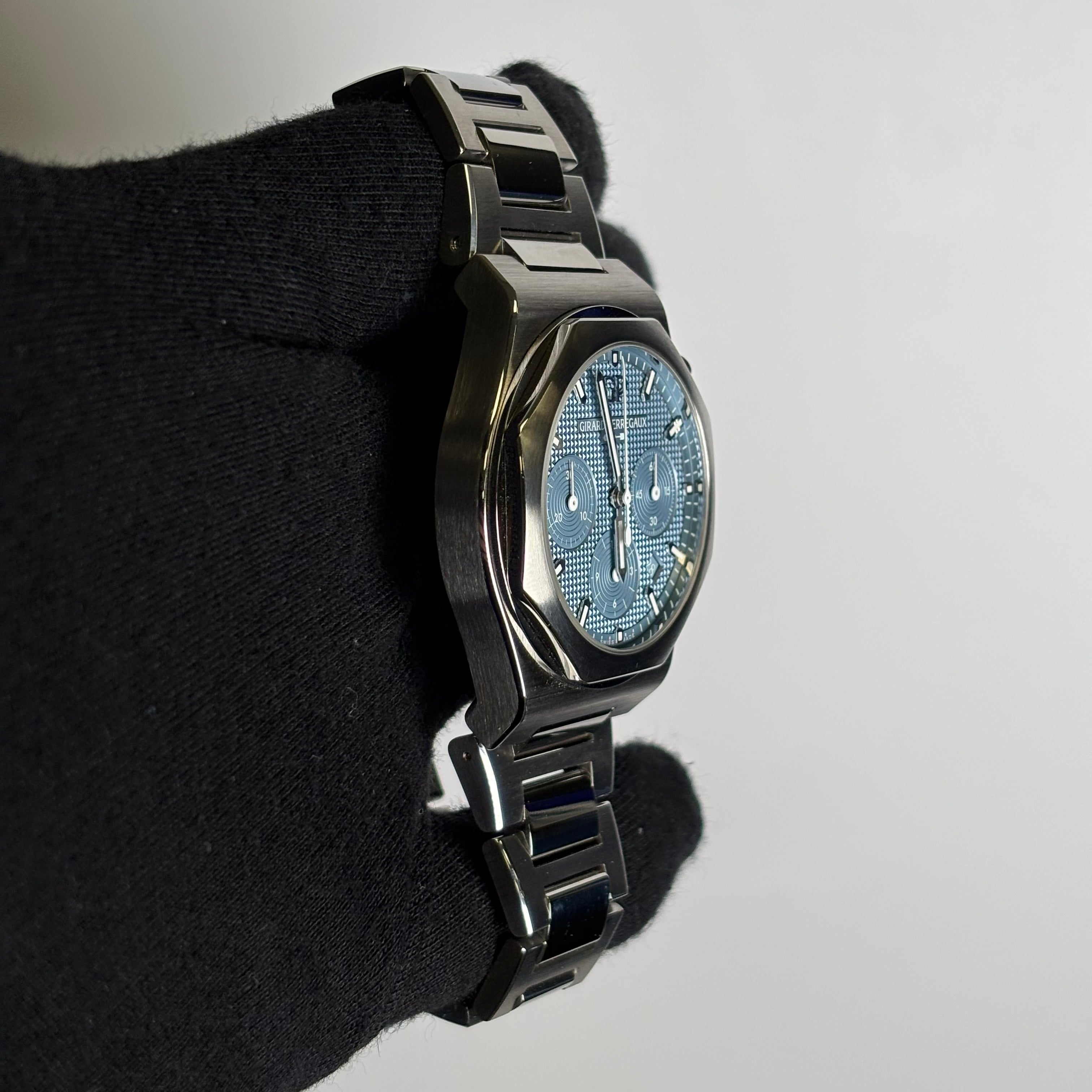 Girard Perregaux Laureato 42mm Blue Dial Watch Ref# 81020-11-3370-1GM - Happy Jewelers Fine Jewelry Lifetime Warranty