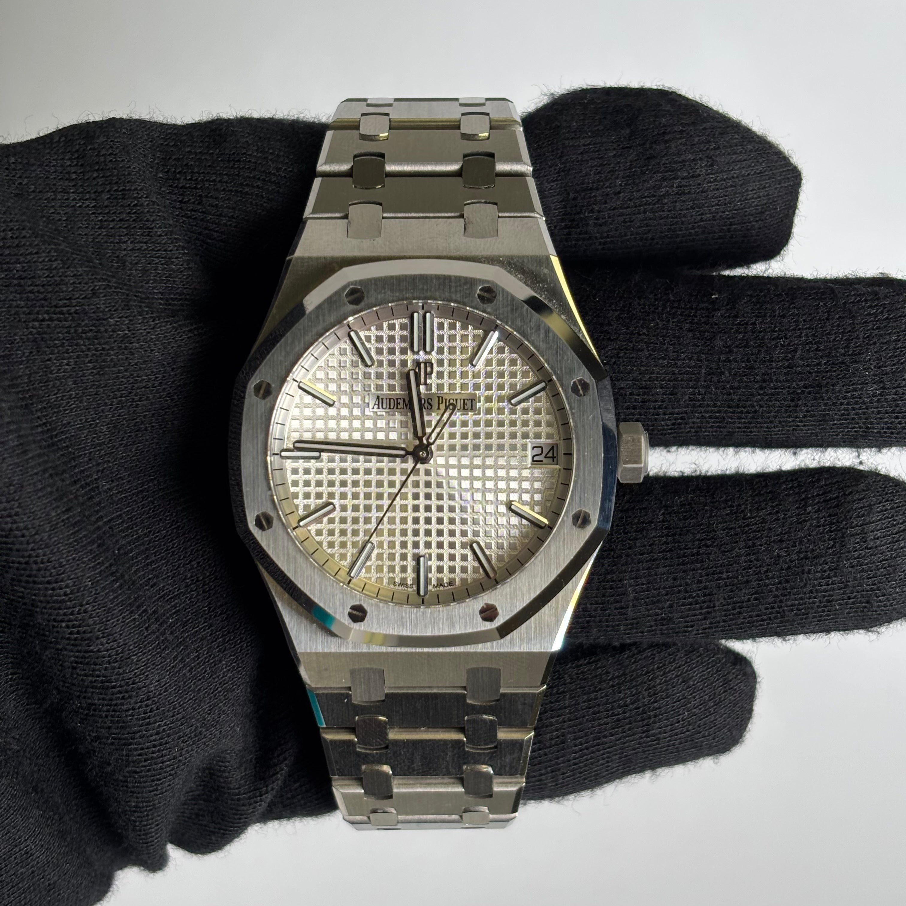 Audemars Piguet Royal Oak 41mm Silver Dial Watch Ref# 15500ST.OO.1220ST.04 - Happy Jewelers Fine Jewelry Lifetime Warranty