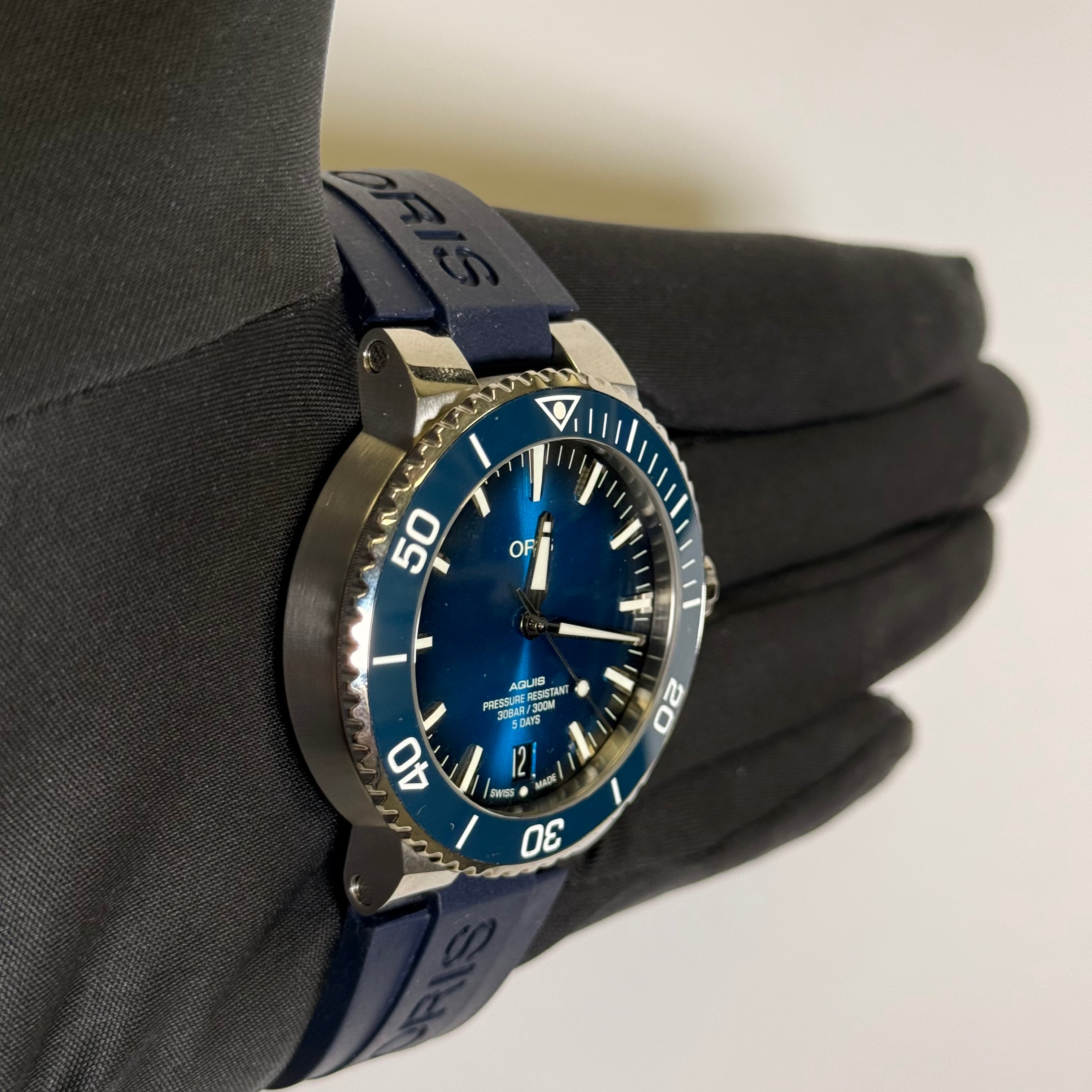 Oris Aquis 43.5mm Blue Dial Watch Ref# 01 400 7763 4135 - Happy Jewelers Fine Jewelry Lifetime Warranty