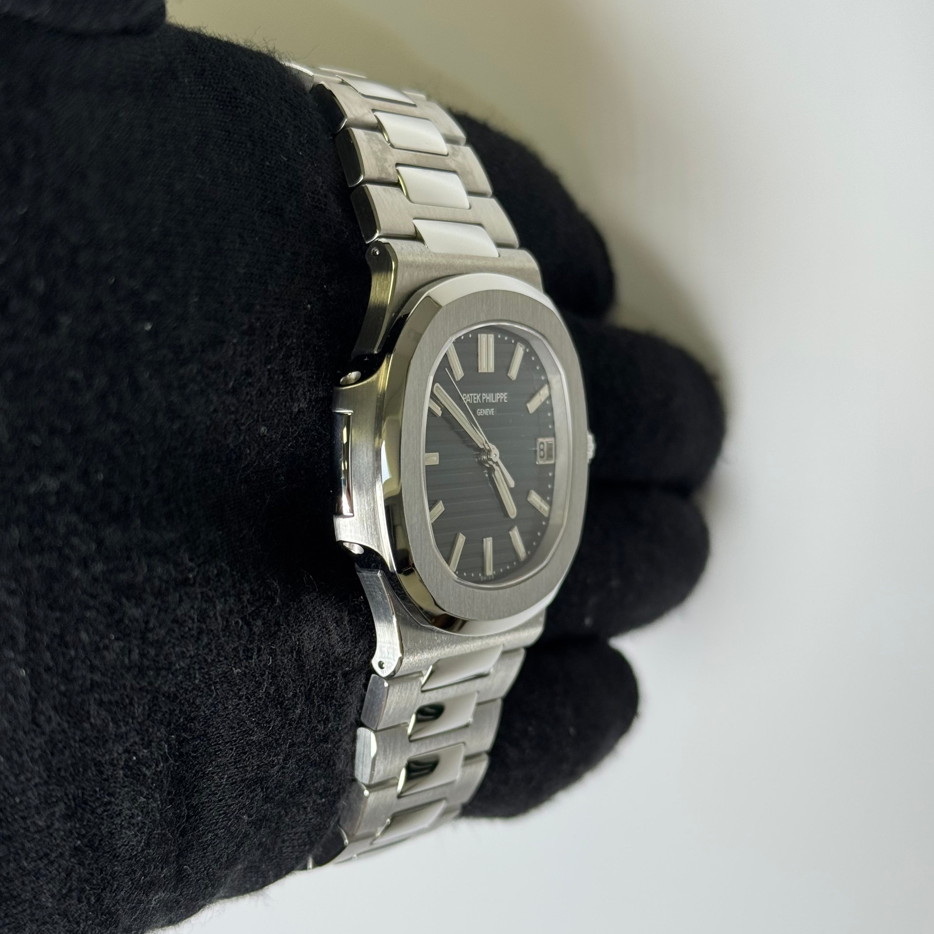 Patek Philippe Nautilus 40mm Green Dial Ref# 5711/1A-014 - Happy Jewelers Fine Jewelry Lifetime Warranty