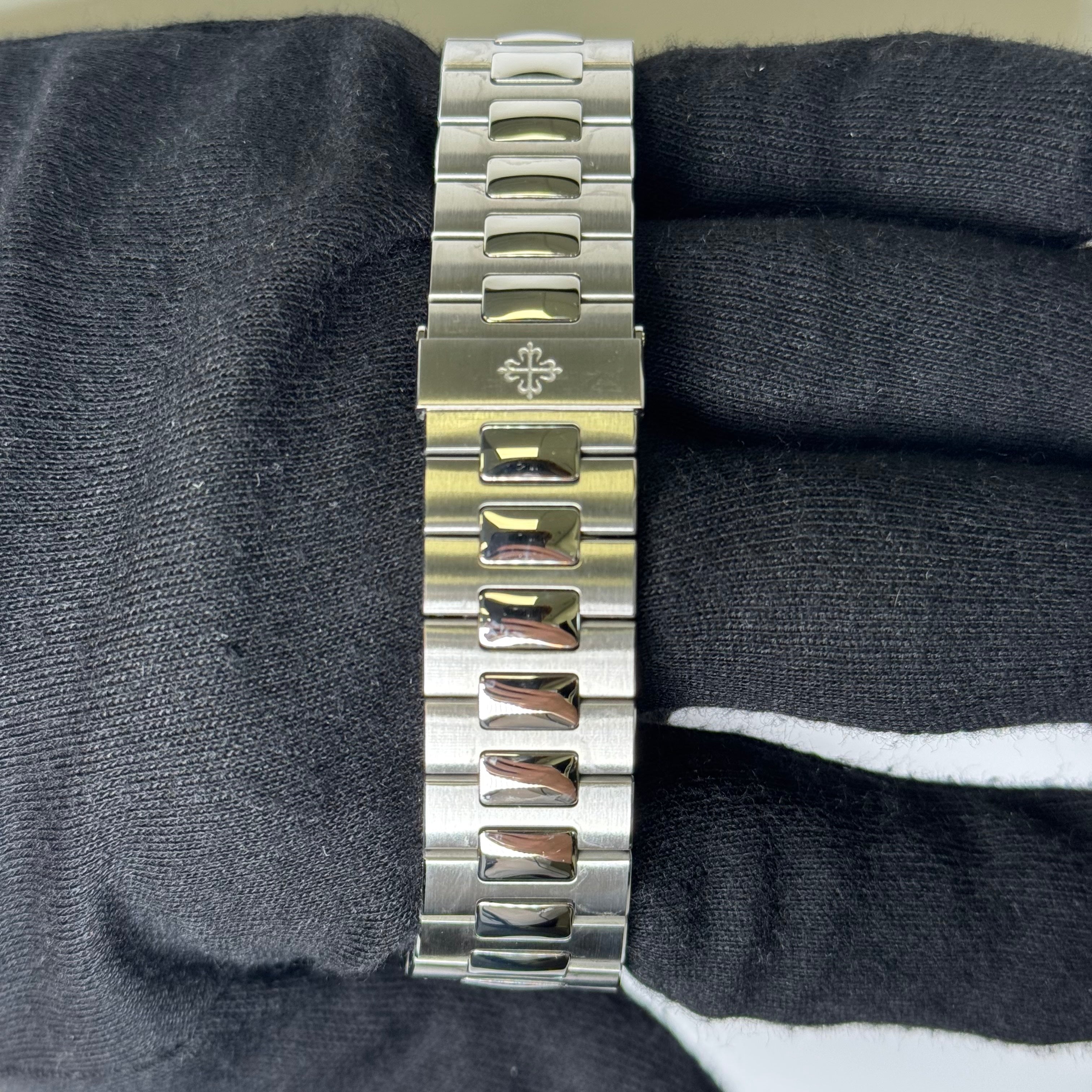 Patek Philippe Nautilus 40mm Green Dial Ref# 5711/1A-014 - Happy Jewelers Fine Jewelry Lifetime Warranty