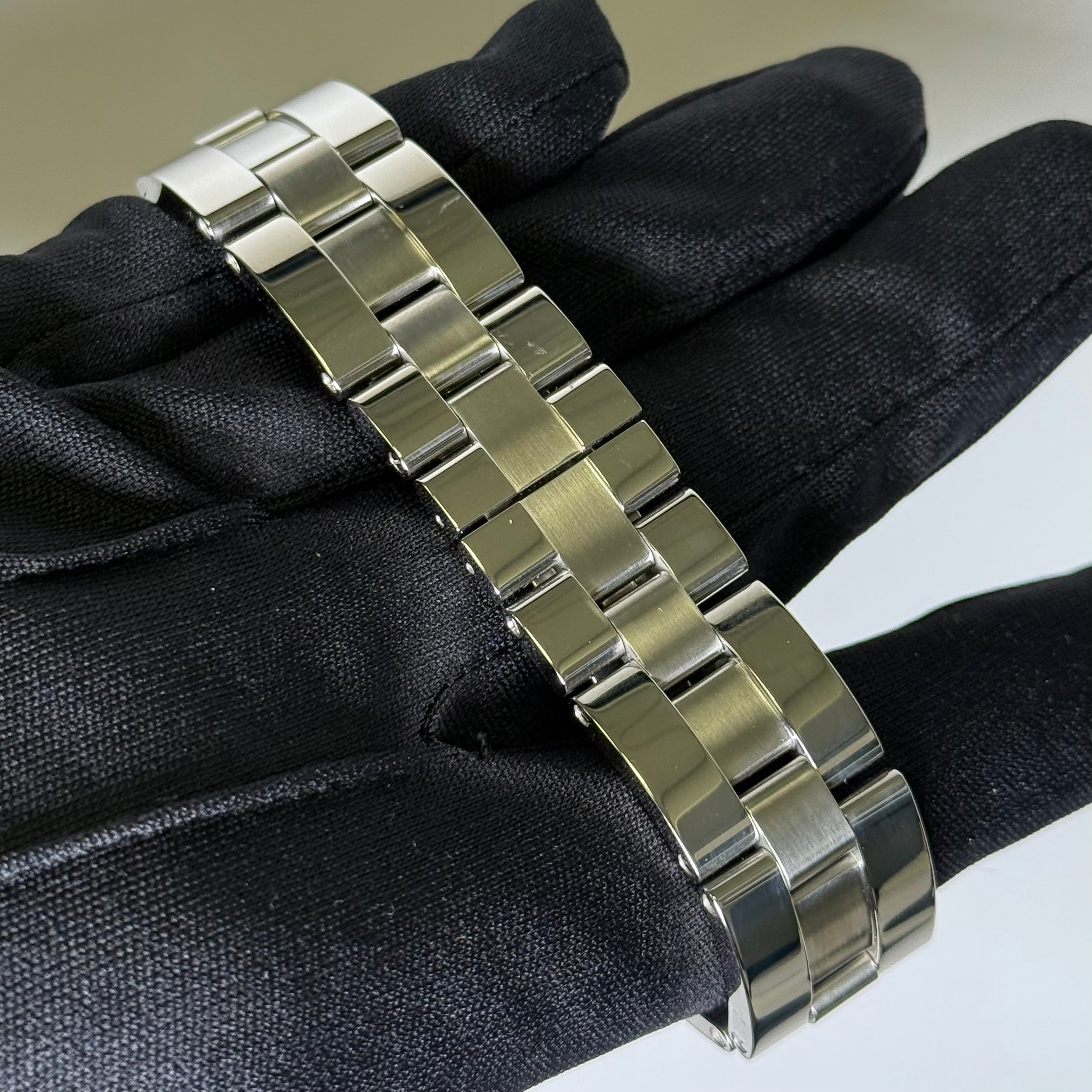 Cartier Roadster 43mm Black Dial Watch Ref# 2618 - Happy Jewelers Fine Jewelry Lifetime Warranty