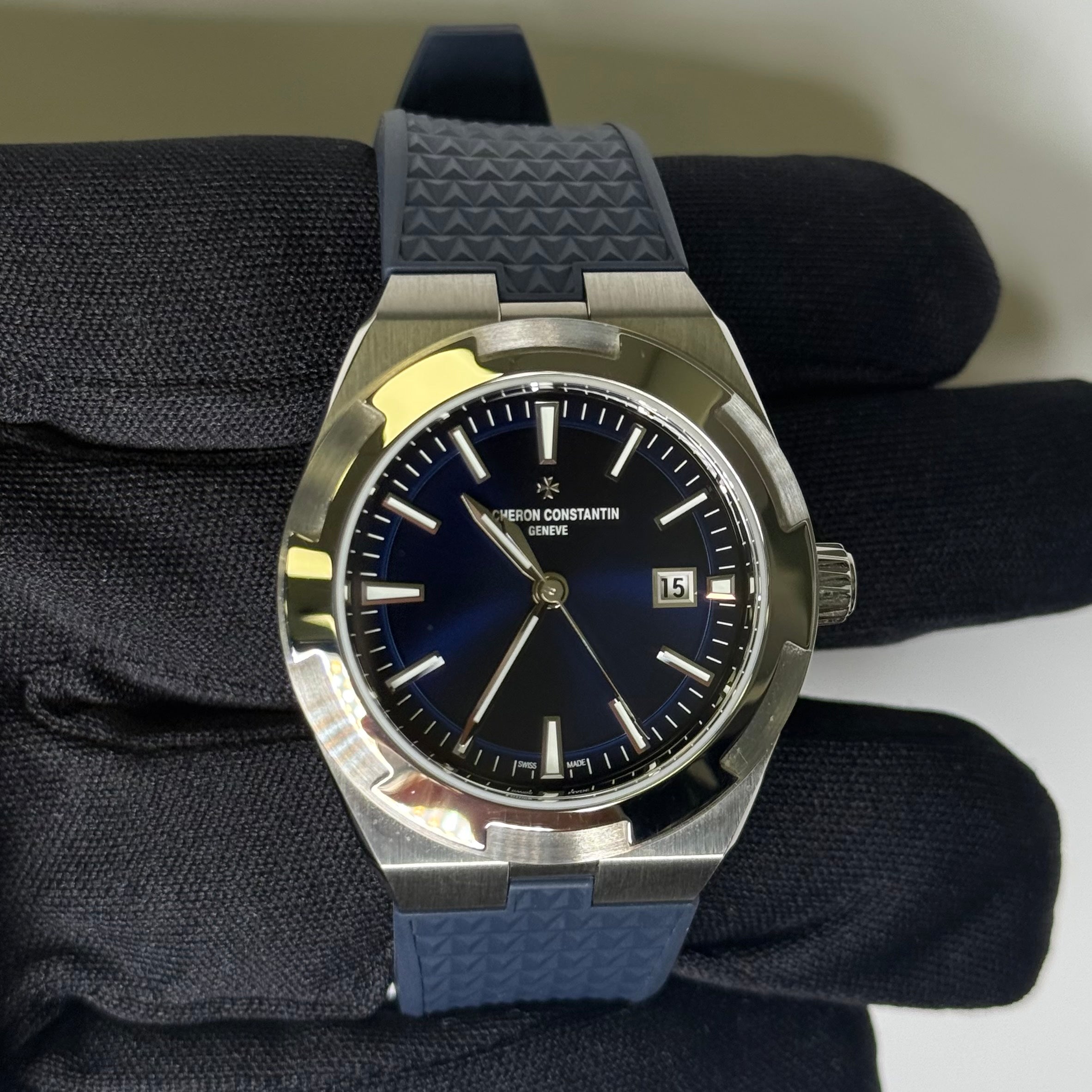 Vacheron Constantin Overseas 34.5mm Blue Dial Watch Ref# 4600V/200A-B980 - Happy Jewelers Fine Jewelry Lifetime Warranty