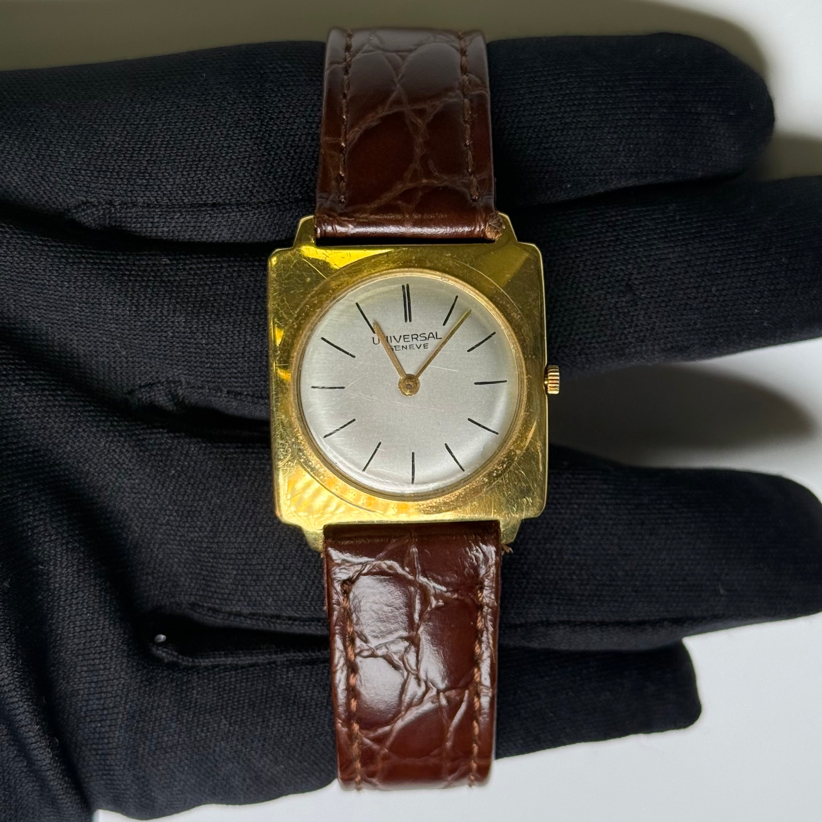 Universal Geneve Square 28mm Silver Dial Watch