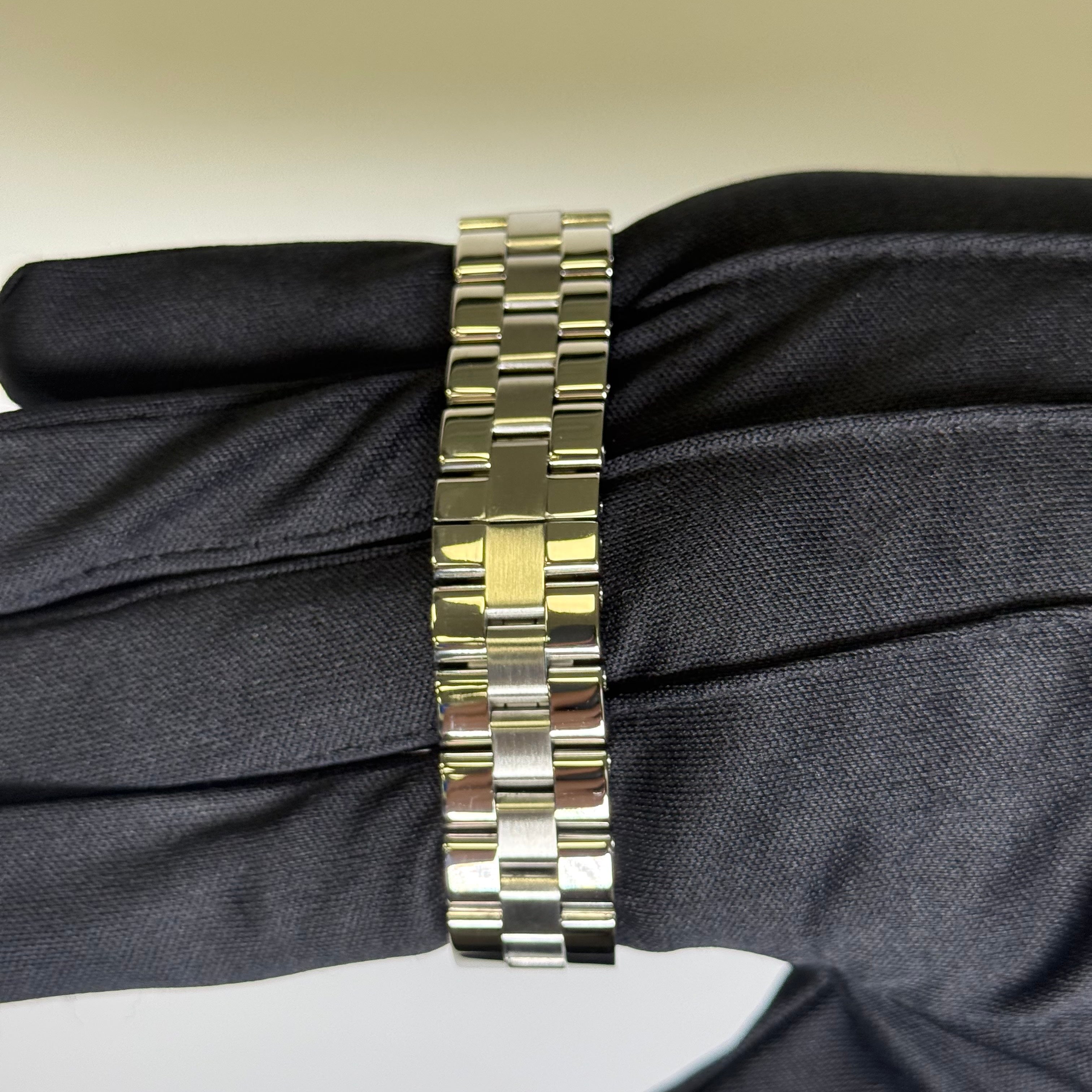 Cartier Roadster 31mm Silver Dial Watch Ref# W62016V3