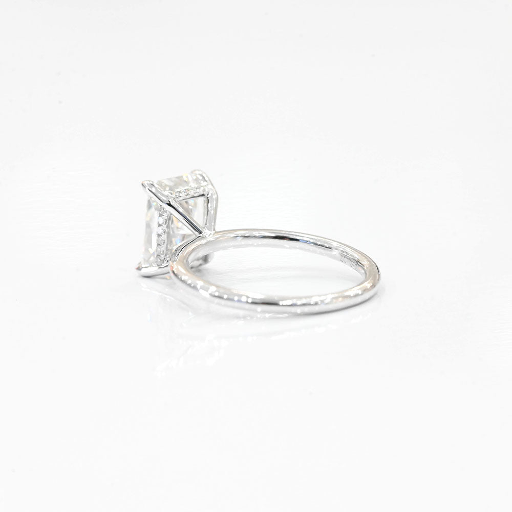 Tải hình ảnh vào trình xem Thư viện, 2,81 Carat Lab đã tạo ra chiếc nhẫn đính hôn rạng rỡ với vầng hào quang ẩn |  Nhẫn Đính Hôn Thứ Tư - Happy Jewellers Fine Jewelry Bảo hành trọn đời
