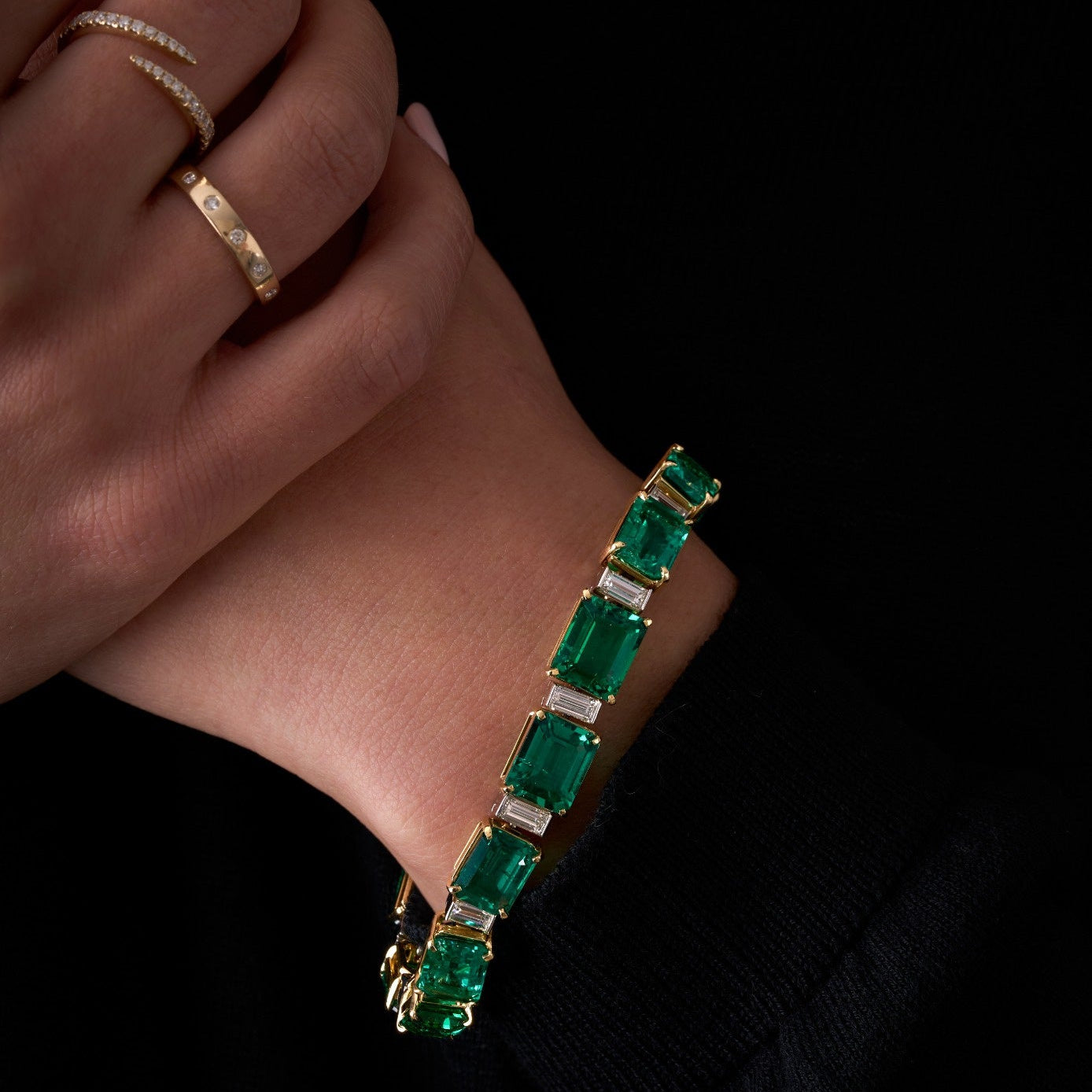 Labgrown Emerald with Baguette Diamond Graduated Fancy Tennis Bracelet - Happy Jewelers Fine Jewelry Lifetime Warranty