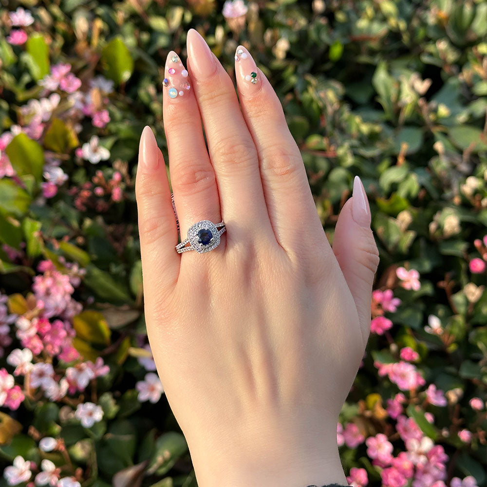 Round sapphire and diamond ring Clearance