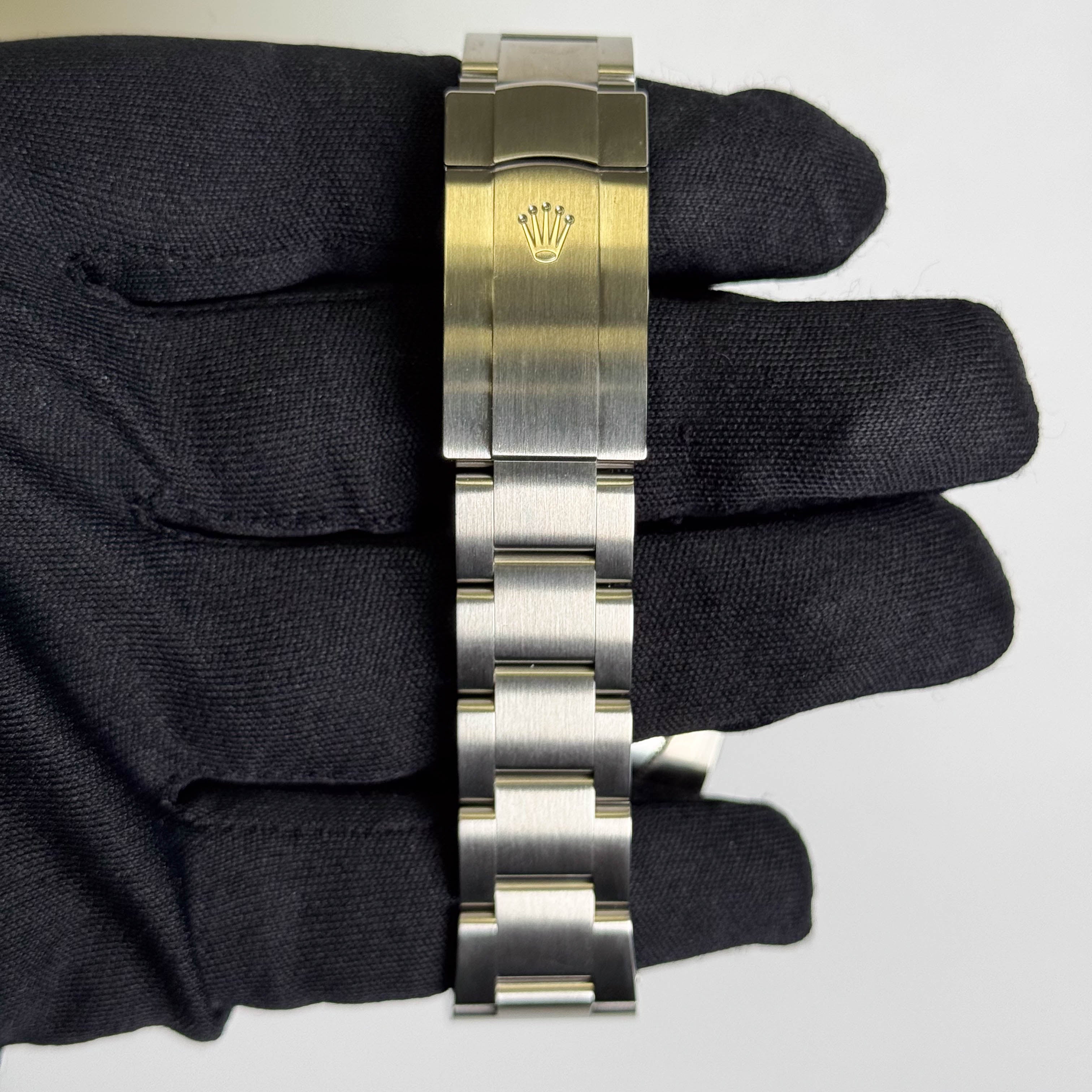 Rolex Oyster Perpetual 41mm Red Dial Watch Ref# 124300 - Happy Jewelers Fine Jewelry Lifetime Warranty