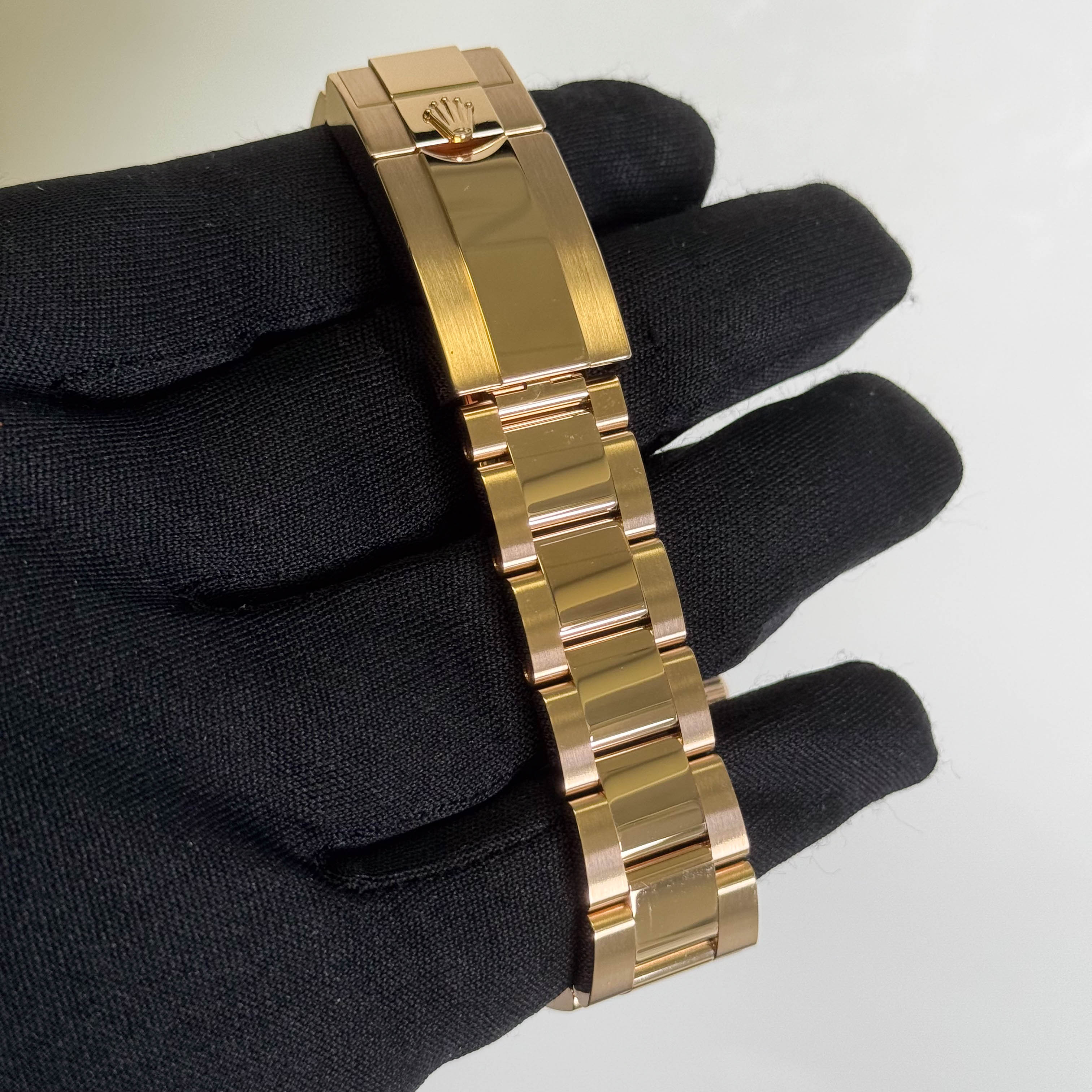 Rolex GMT-Master II "Rootbeer" 40mm Black Dot Dial Watch Ref# 126715CHNR