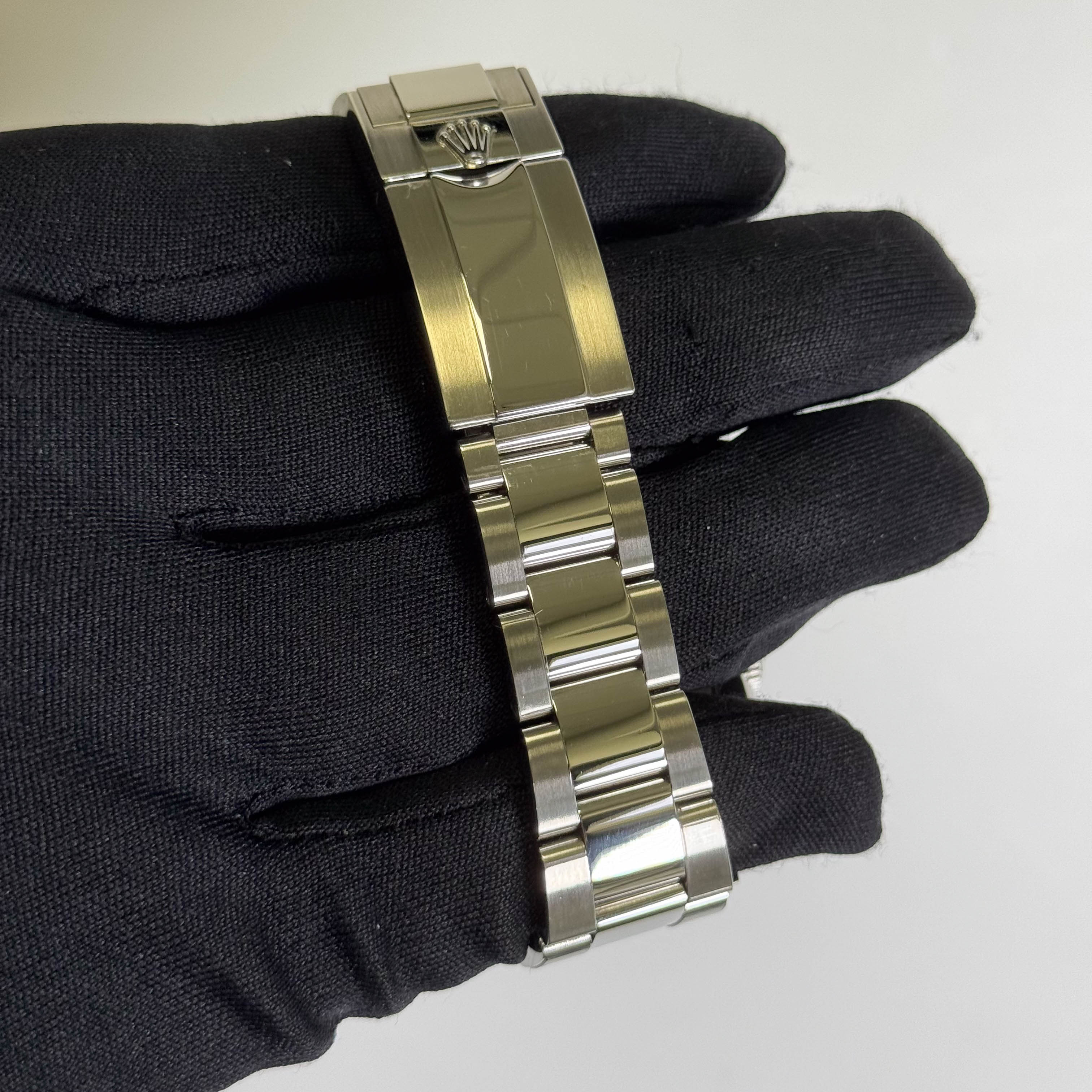 Rolex Yacht-Master 40mm Blue Dot Dial Watch Ref# 116622