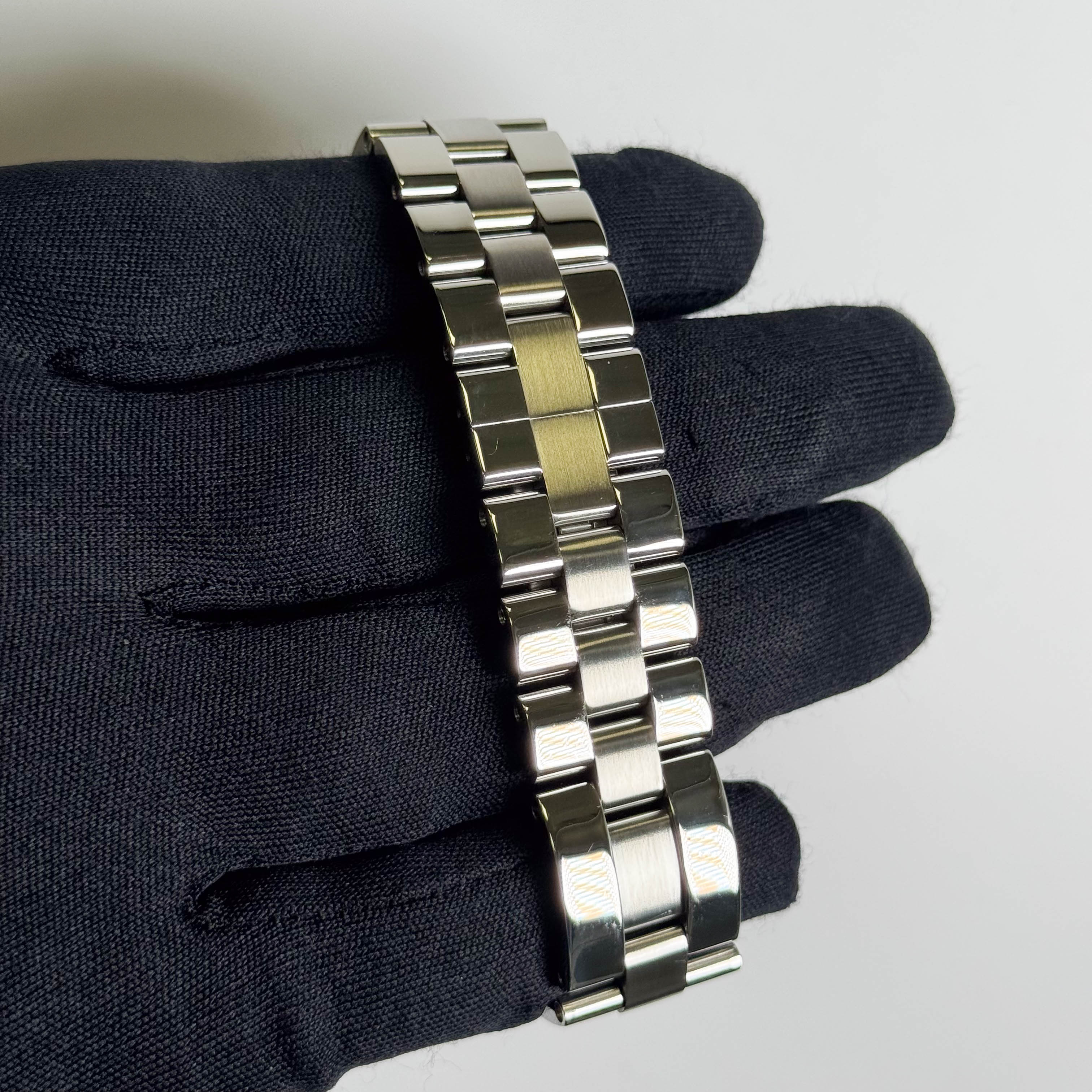 Cartier Roadster 35mm Silver Dial Watch Ref# W62025V3 – Happy Jewelers