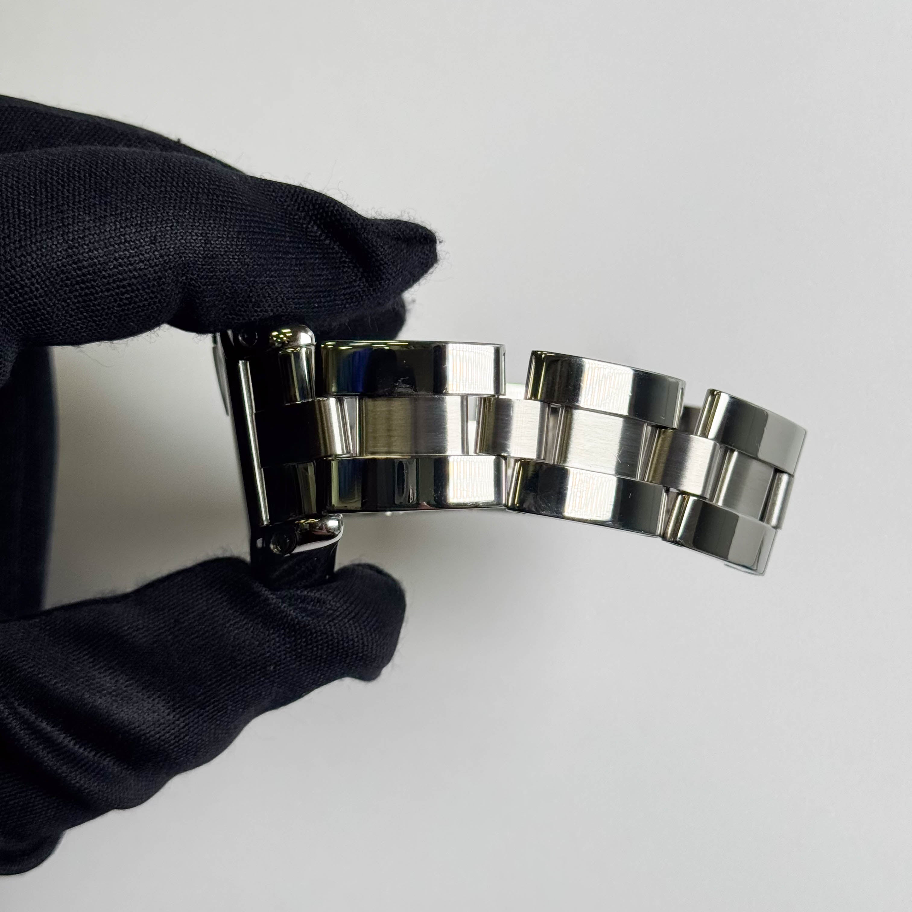 Cartier Roadster 35mm Silver Dial Watch Ref# W62025V3 - Happy Jewelers Fine Jewelry Lifetime Warranty