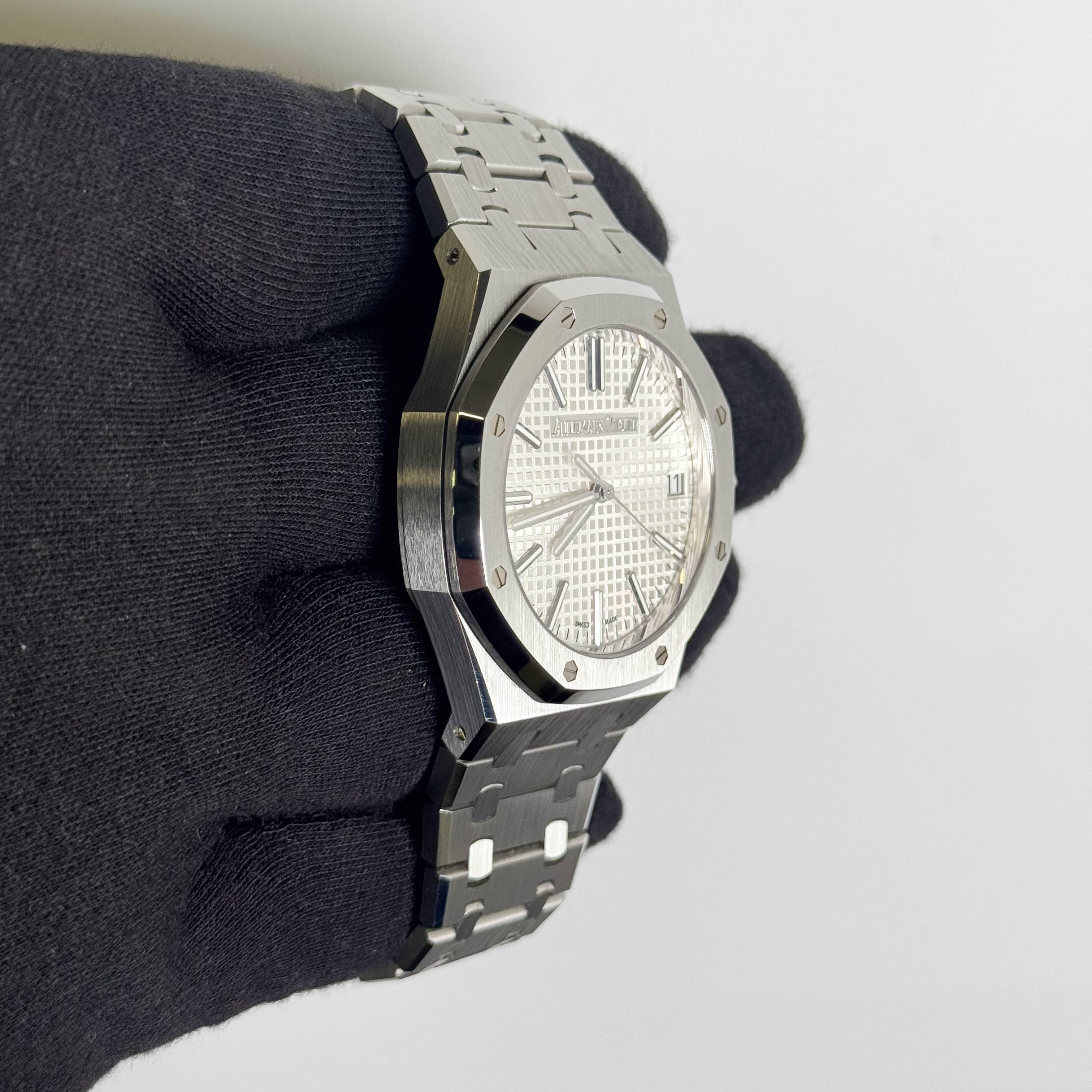 Audemars Piguet Royal Oak 41mm Silver Dial Watch Ref# 15500ST.OO.1220ST.04