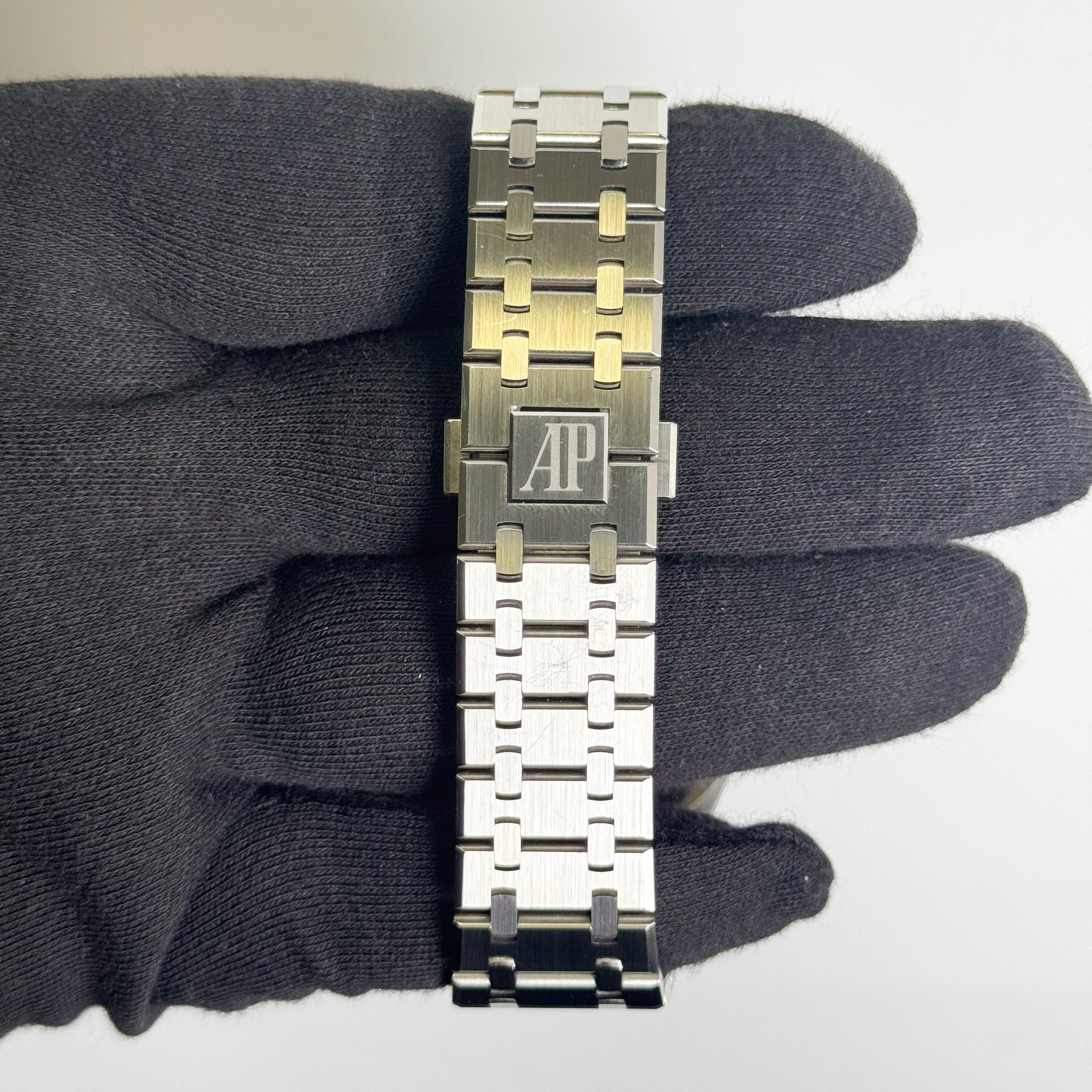 Audemars Piguet Royal Oak 41mm Silver Dial Watch Ref# 15500ST.OO.1220ST.04