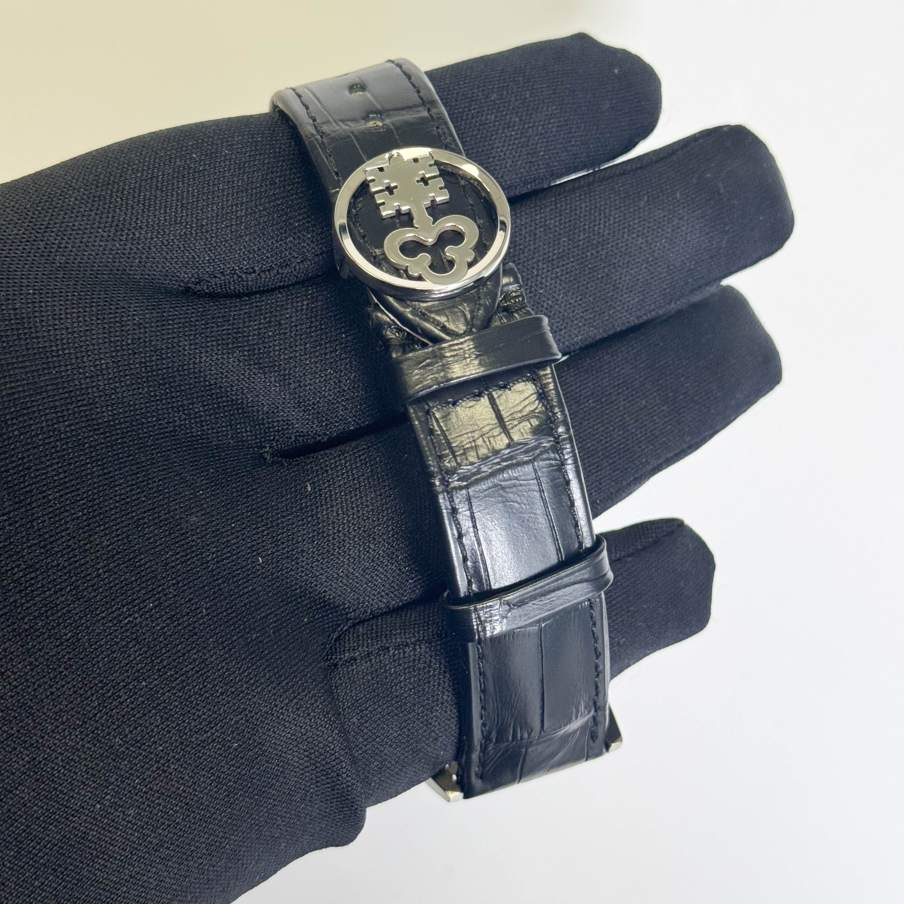 Corum Heritage 42mm Black Dial Watch Ref# 082.750.04/0F01