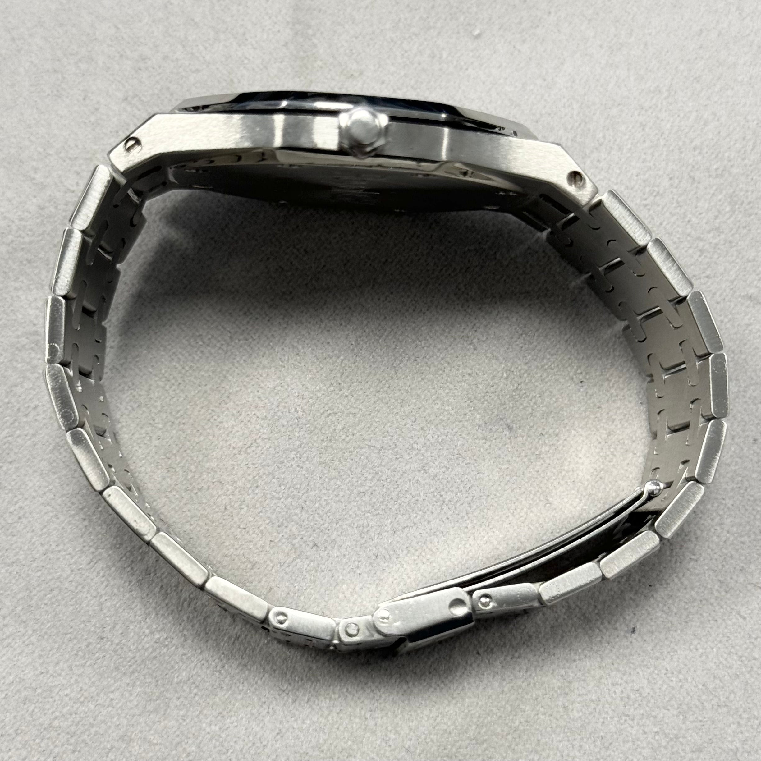 Audemars Piguet Royal Oak 39mm Black Stick Dial Ref# 5402ST - Happy Jewelers Fine Jewelry Lifetime Warranty