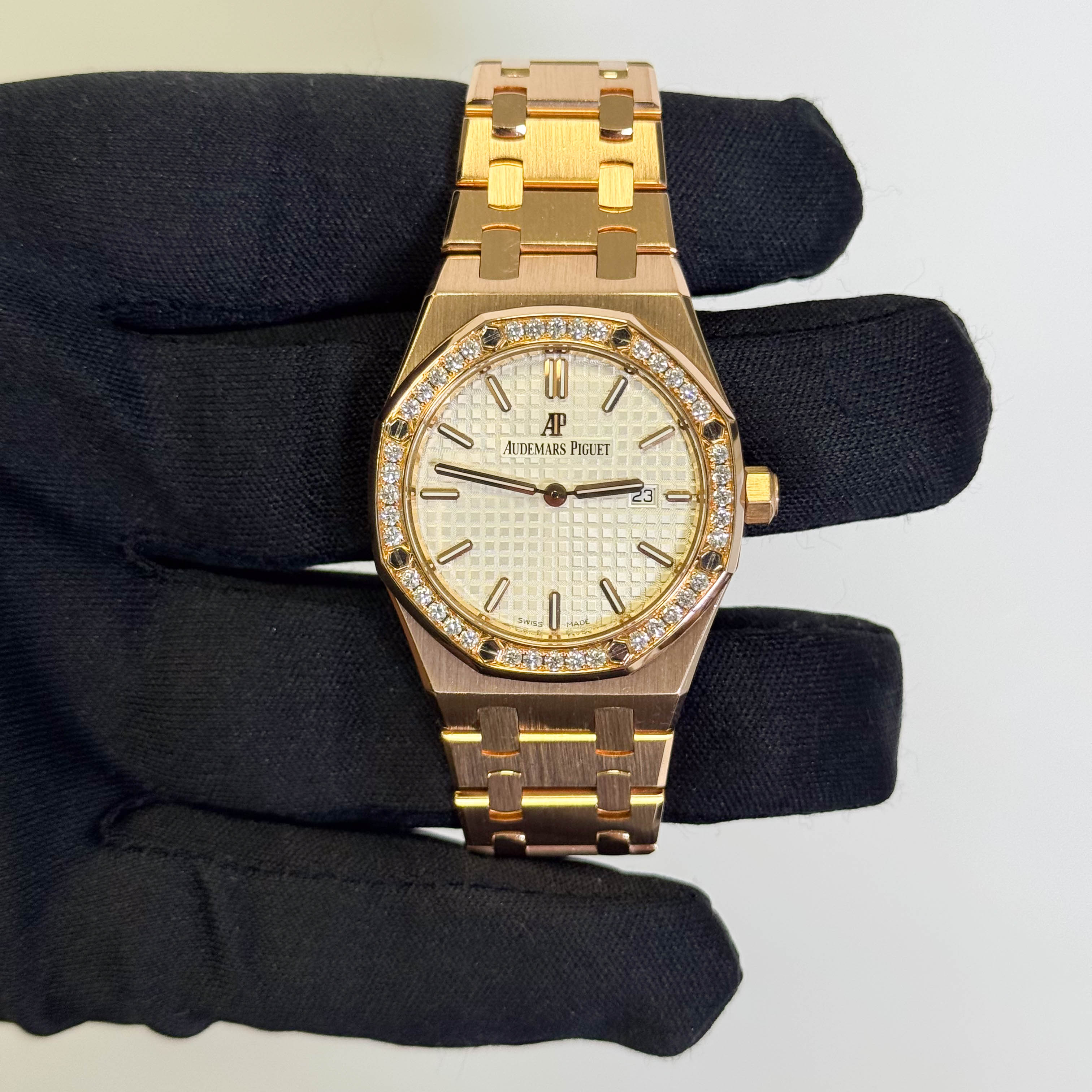 Audemars Piguet Royal Oak 33mm White Dial Watch Ref# 67651OR.ZZ.1261OR.01