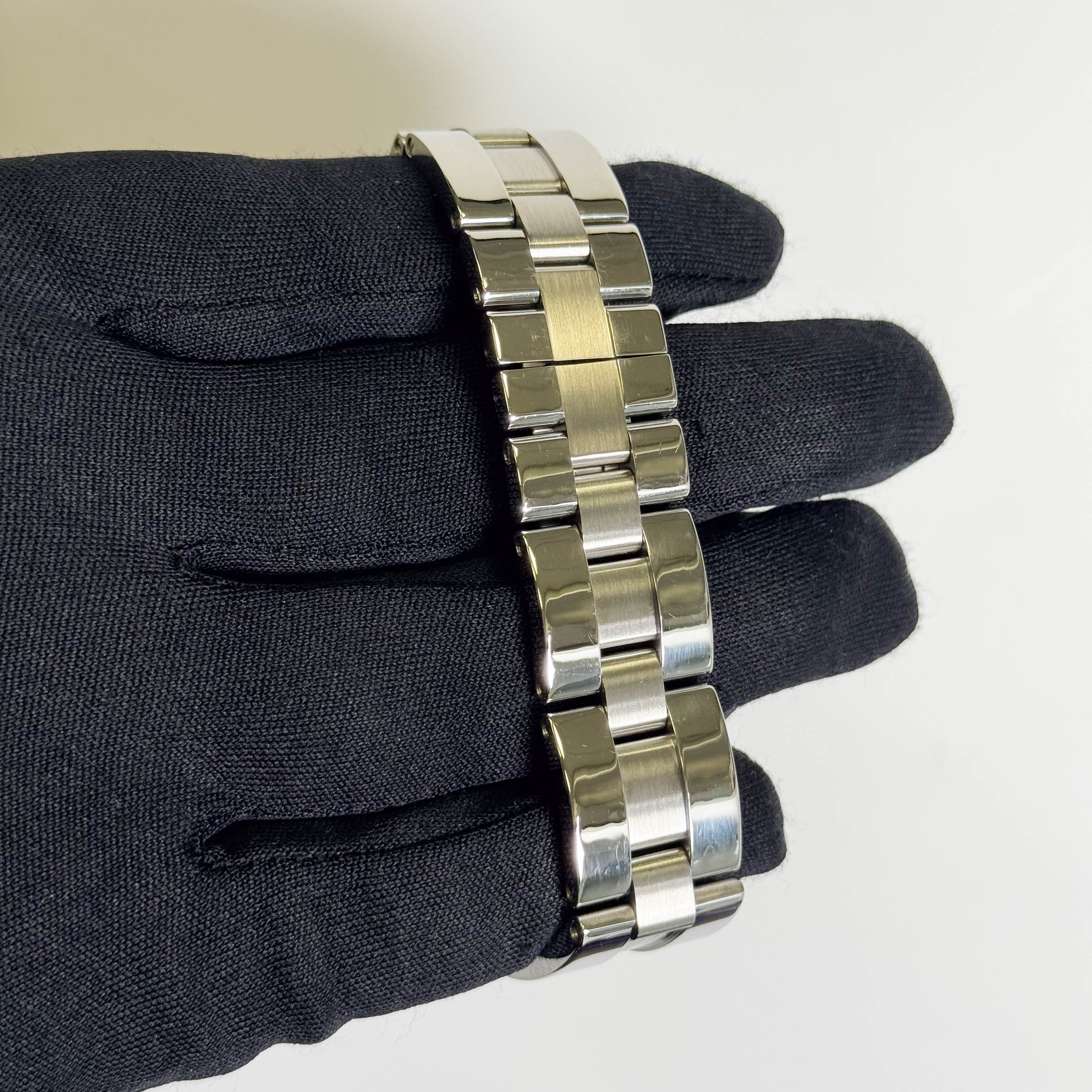 Cartier Roadster 43mm Black Dial Watch Ref# W62020X6 - Happy Jewelers Fine Jewelry Lifetime Warranty