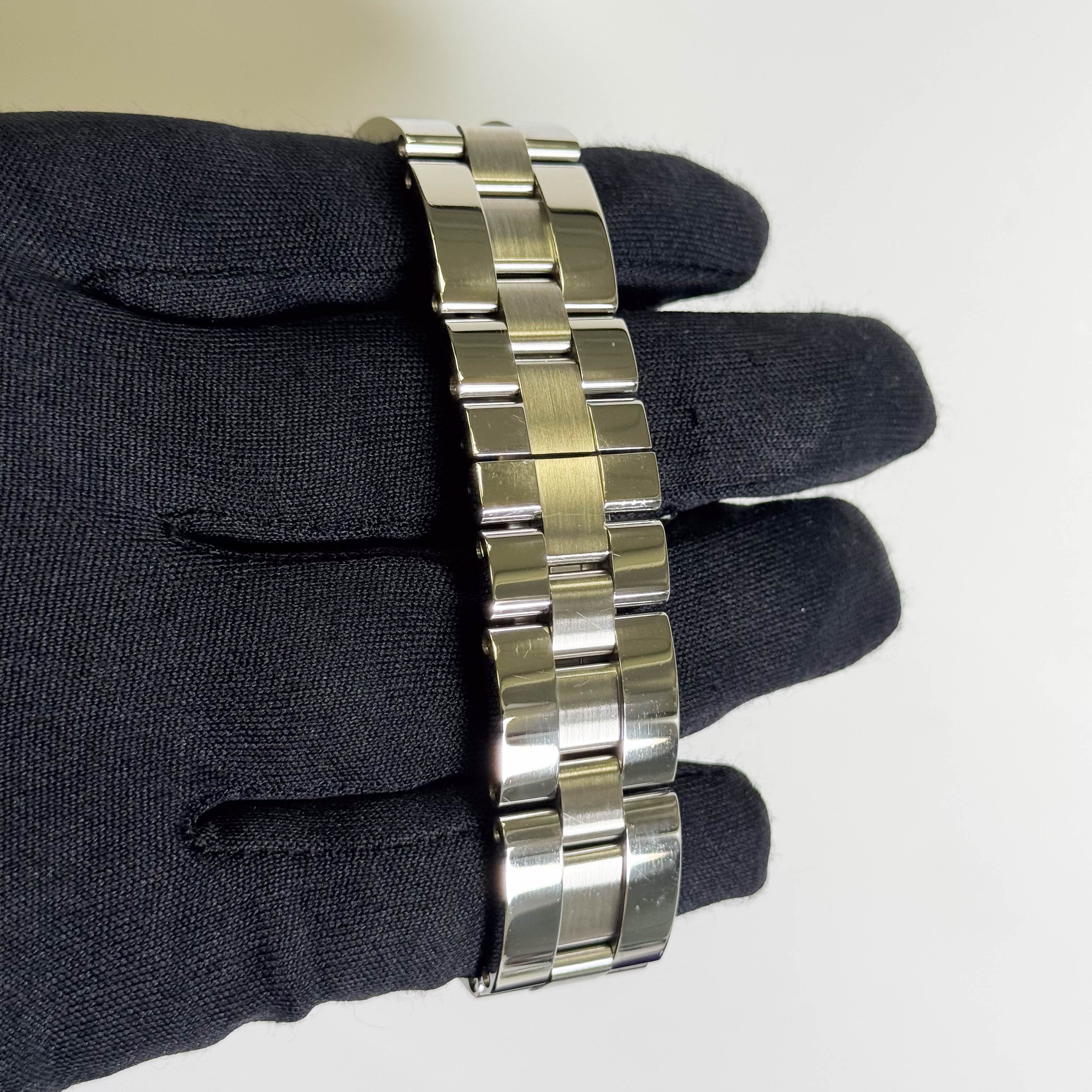 Cartier Roadster 48mm Silver Dial Watch Ref# W62019X6 - Happy Jewelers Fine Jewelry Lifetime Warranty