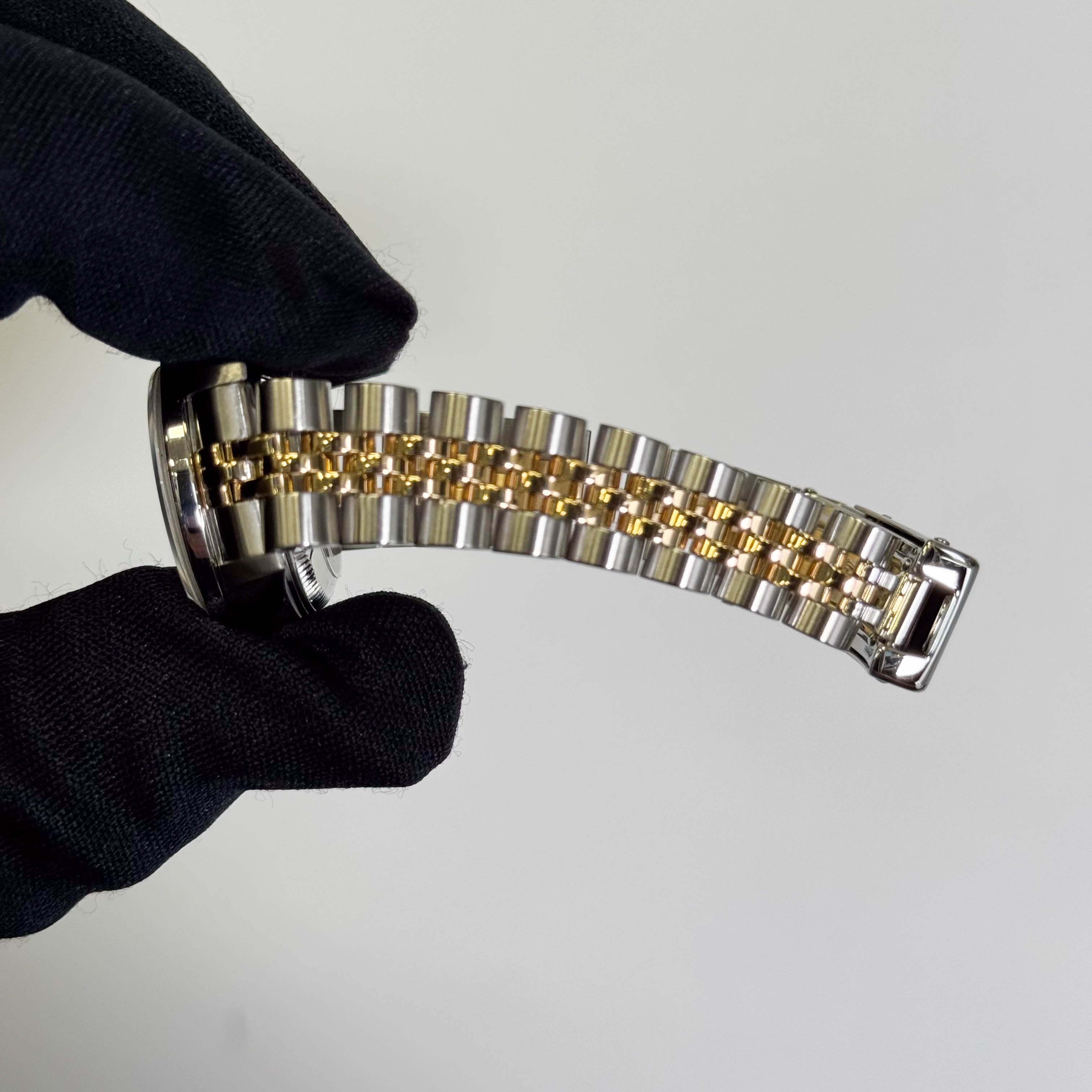 Rolex Datejust 26mm MOP Dial Watch Ref# 69173 - Happy Jewelers Fine Jewelry Lifetime Warranty