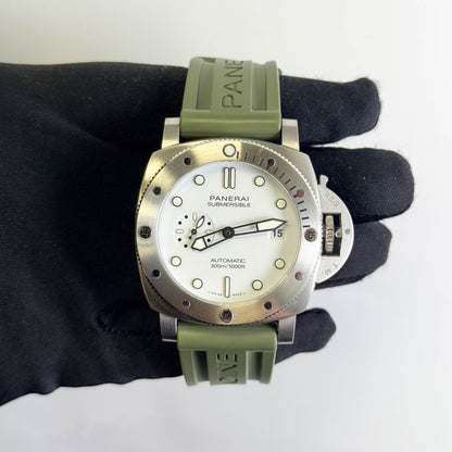 Panerai Submersible 44mm White Dial Watch Ref# PAM01595