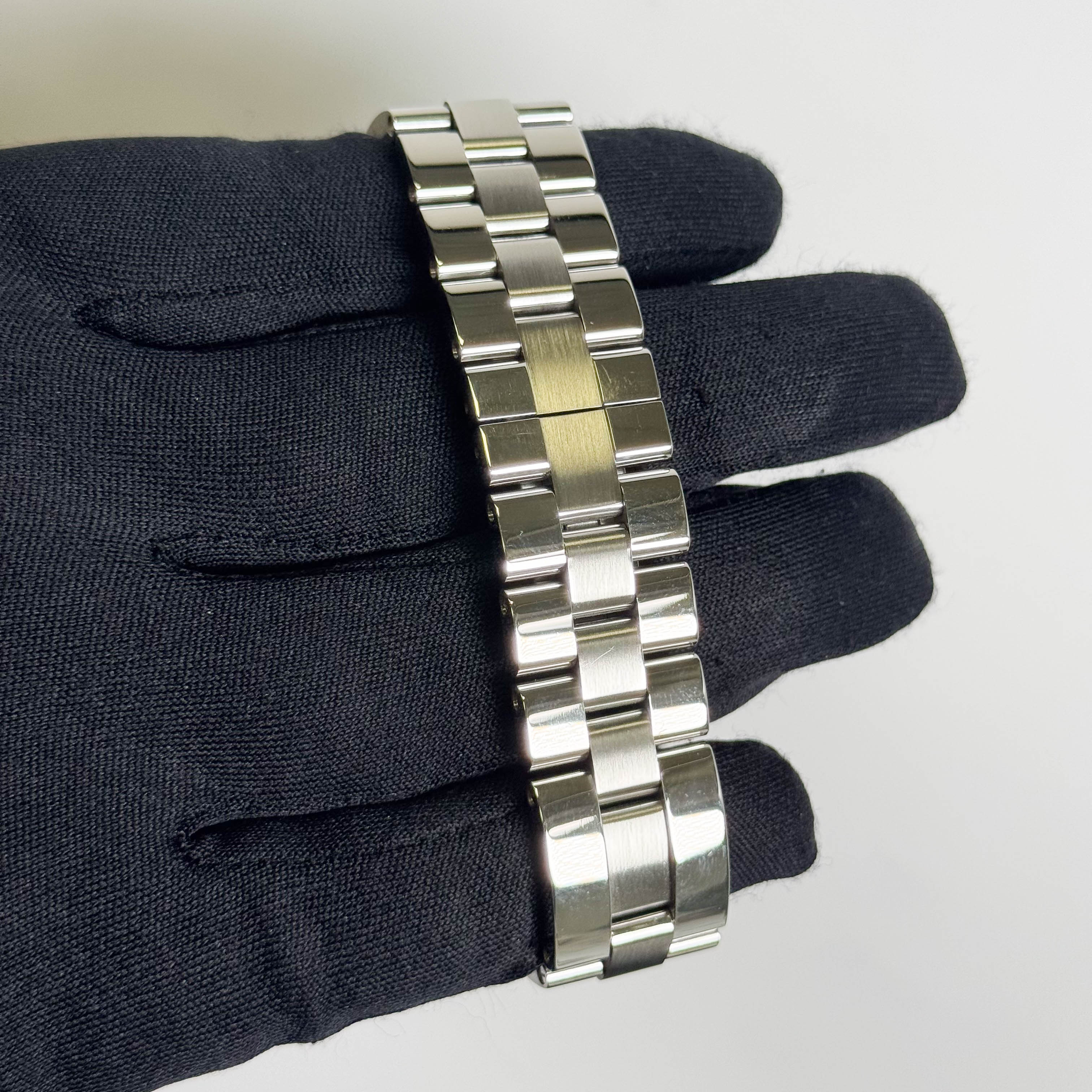 Cartier Roadster 48mm Silver Dial Watch Ref# W62019X6 - Happy Jewelers Fine Jewelry Lifetime Warranty