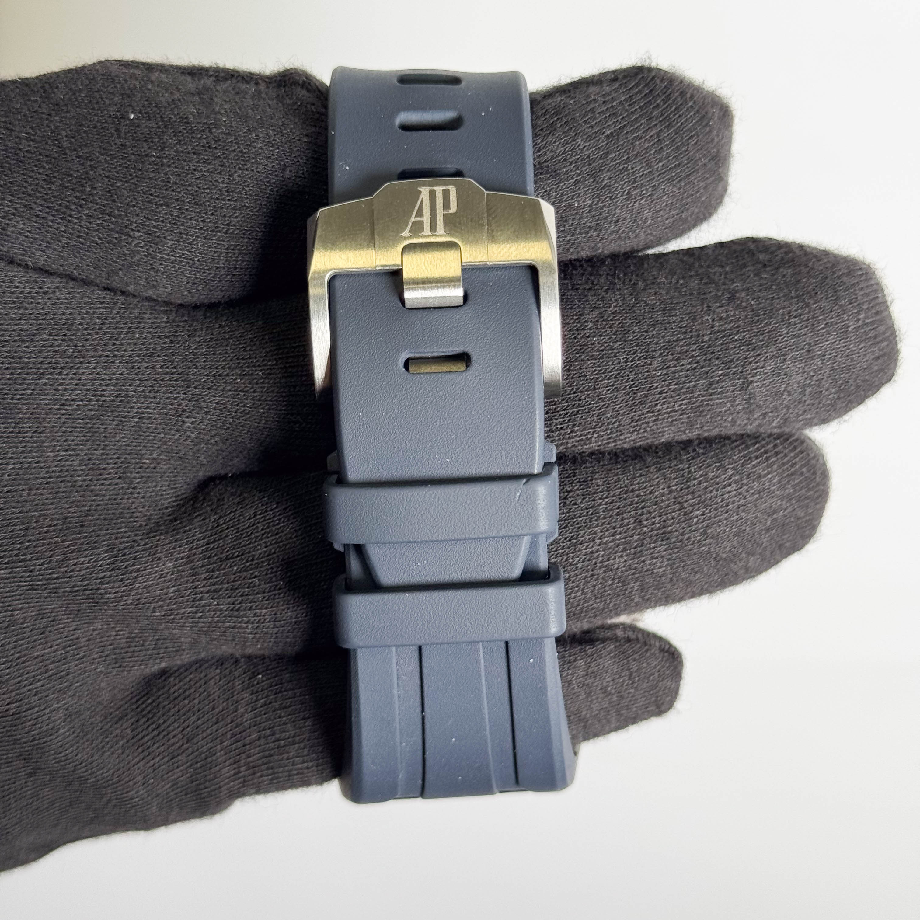Audemars Piguet Royal Oak Offshore 43mm Grey Dial Watch Ref# 26420IO.OO.A009CA.01