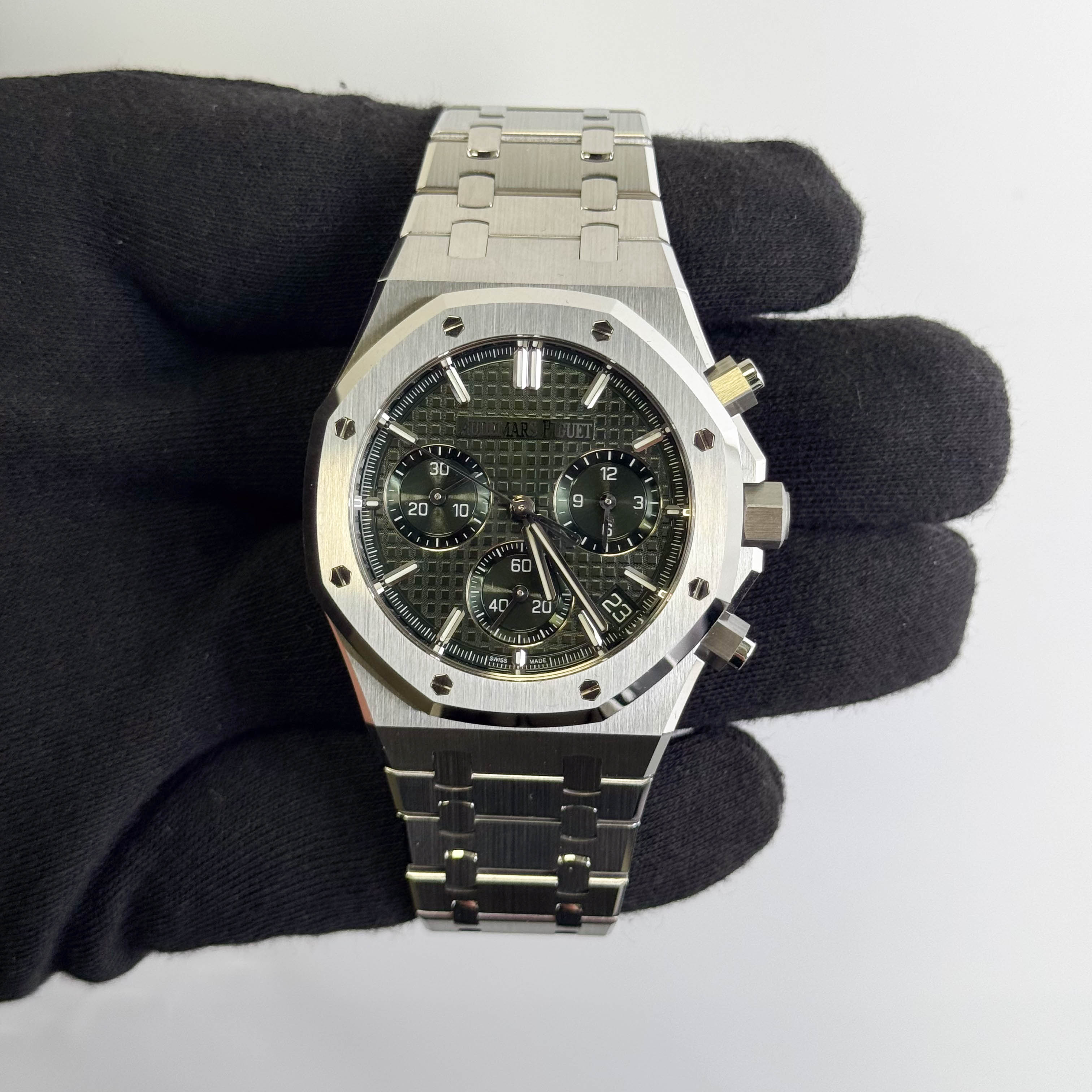 Audemars Piguet Royal Oak 41mm Green Dial Watch Ref# 26240ST.OO.1320ST.08