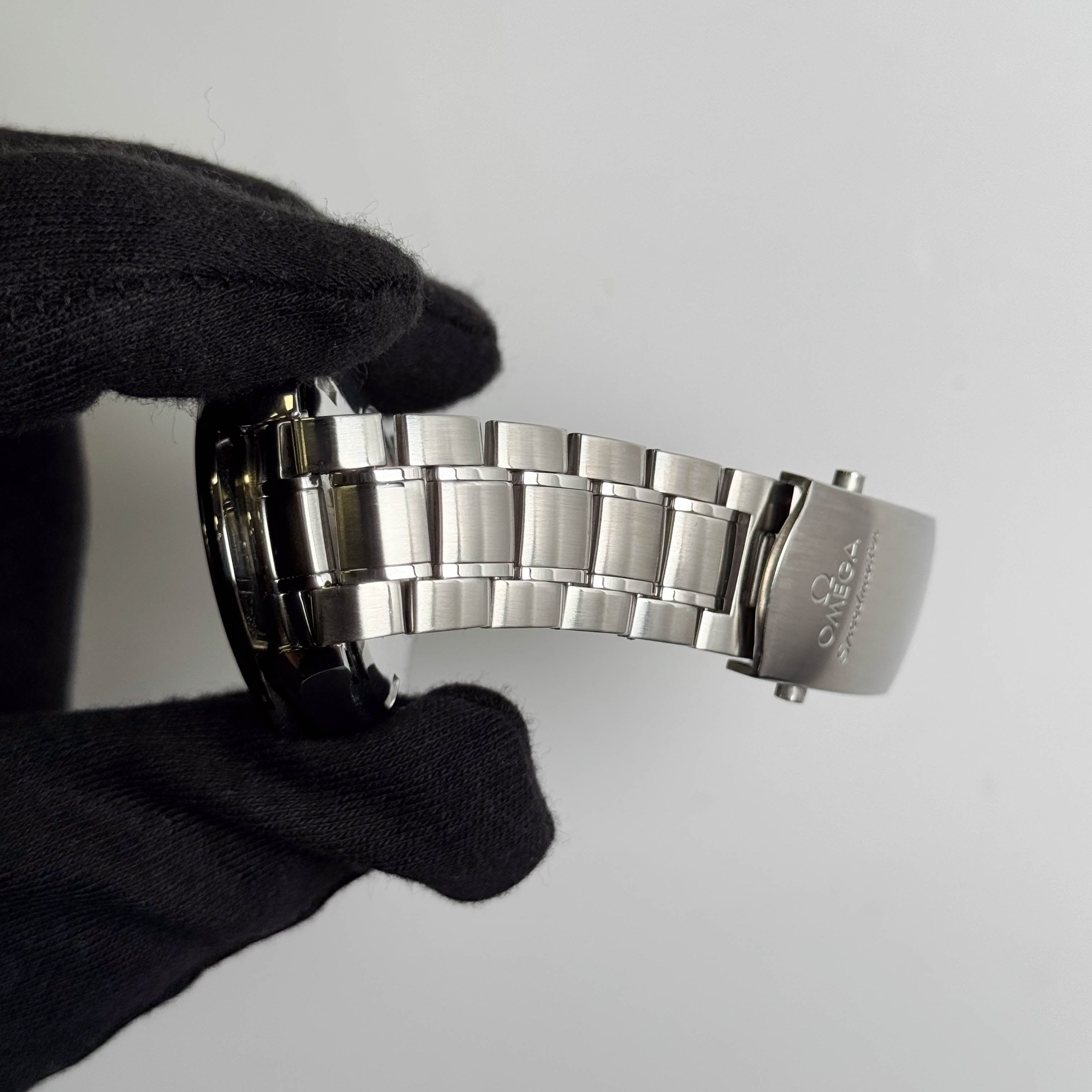 Omega Speedmaster 40mm Black Dial Watch Ref# 3220.50.00