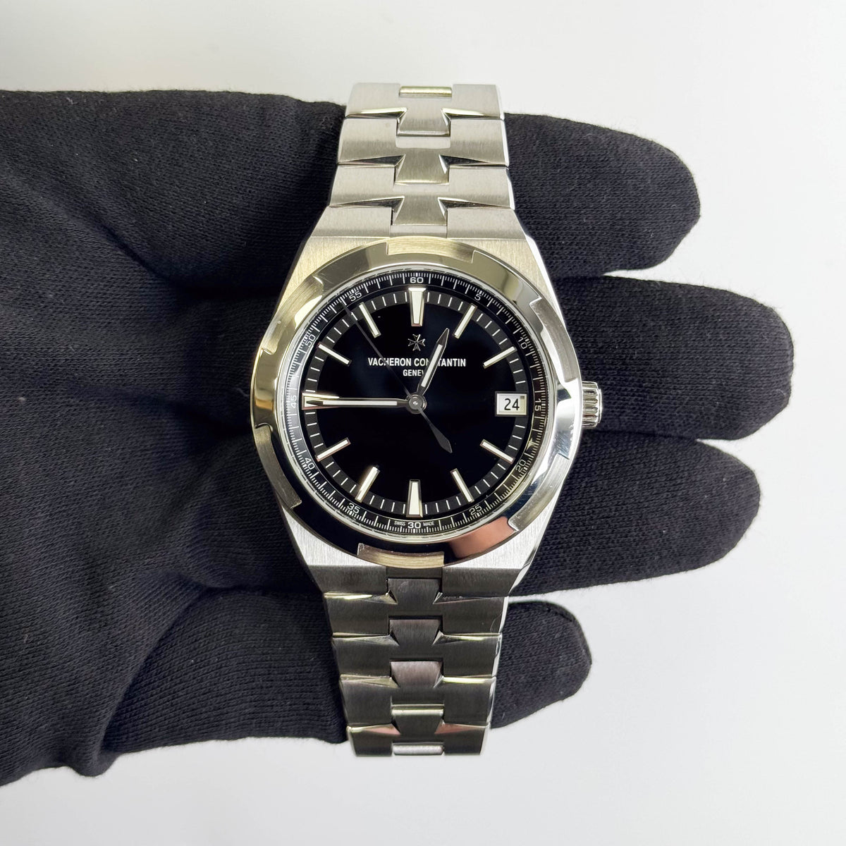 Vacheron Consantin Overseas 41mm Black Dial Watch Ref# 4520V/210A-B483