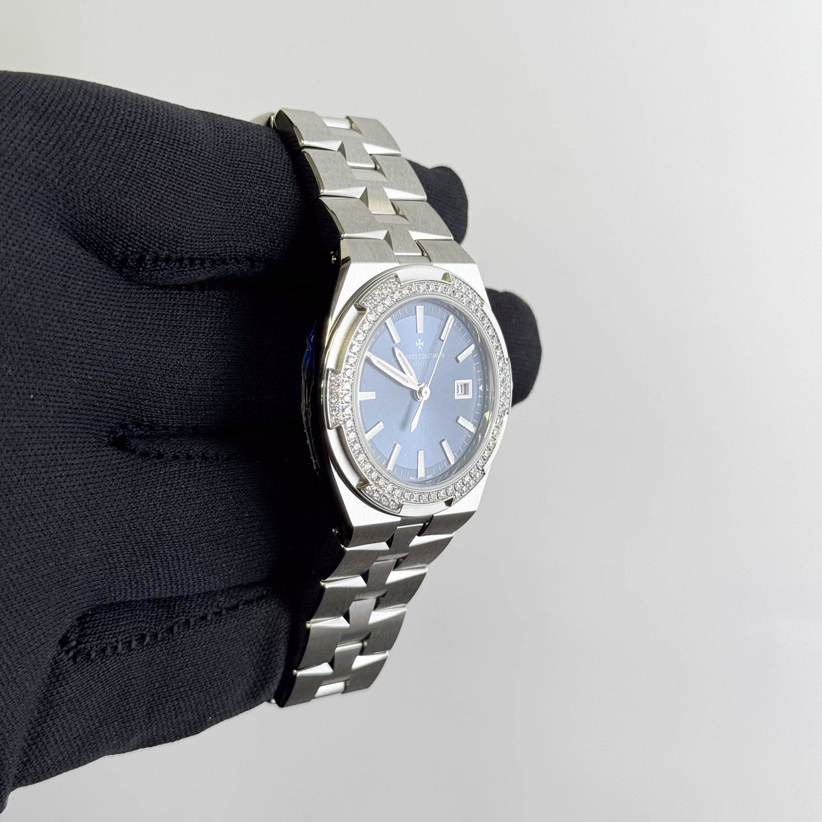 Vacheron Constantin Overseas 33mm Blue Dial Watch Ref# 1225V/200A-B590