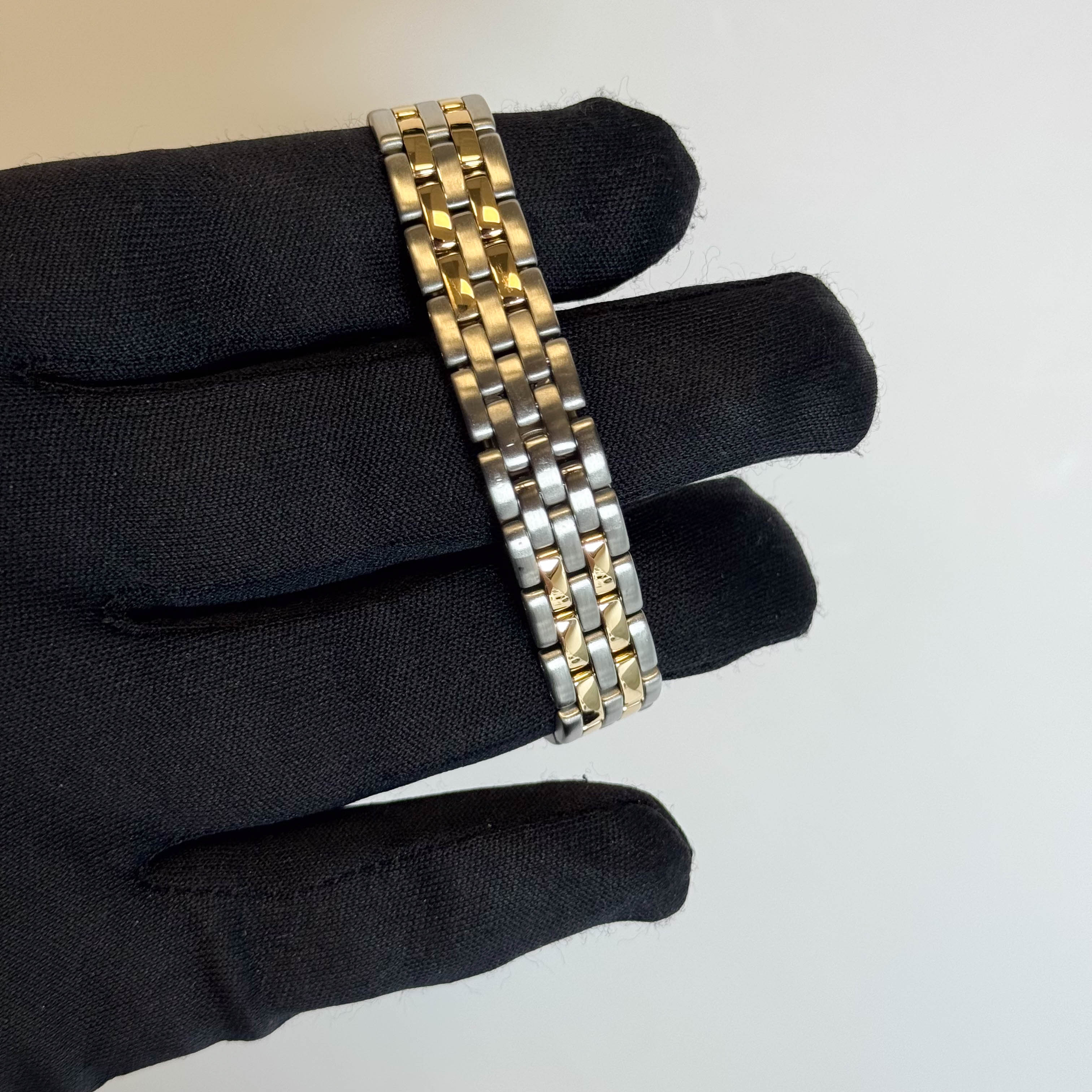 Cartier Panthere 23mm Ivory Roman Dial Watch Ref# 84083242