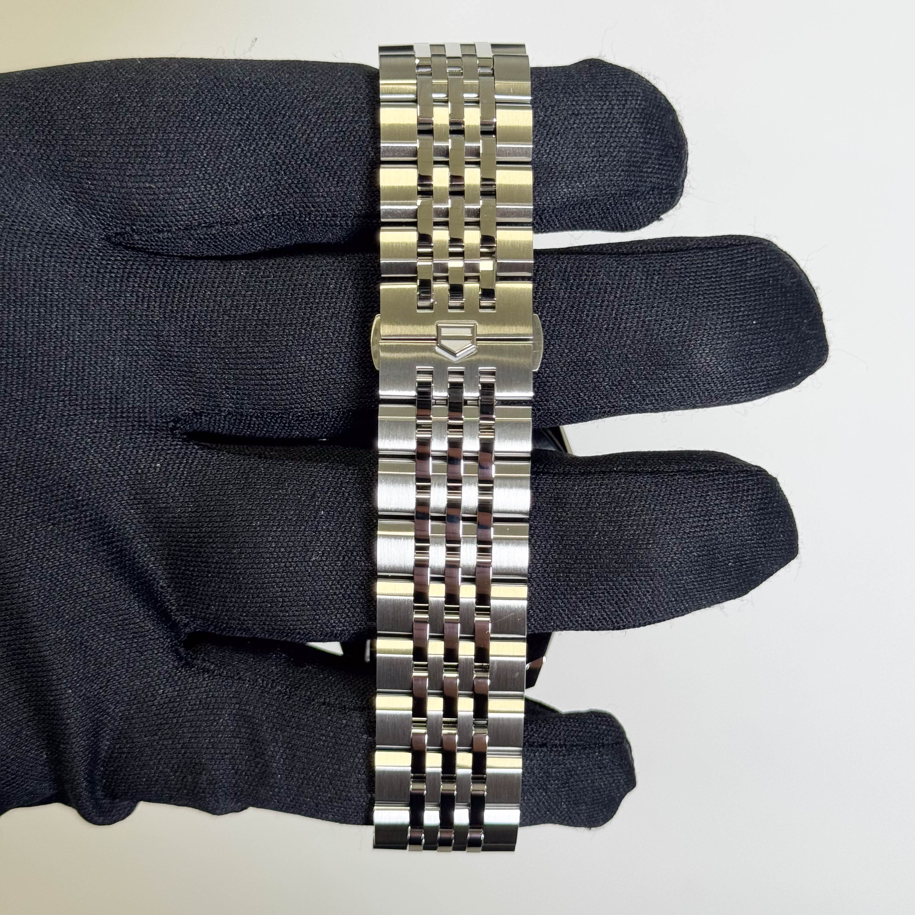 Tag Heuer Carrera 39mm Silver Dial Watch Ref# WBX2110.BA.0044 - Happy Jewelers Fine Jewelry Lifetime Warranty