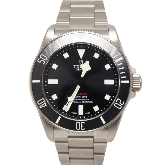 Load image into Gallery viewer, Tudor Pelagos Stainless Steel 39mm Black Dot Dial Watch Reference#: 25407N - Happy Jewelers Fine Jewelry Lifetime Warranty
