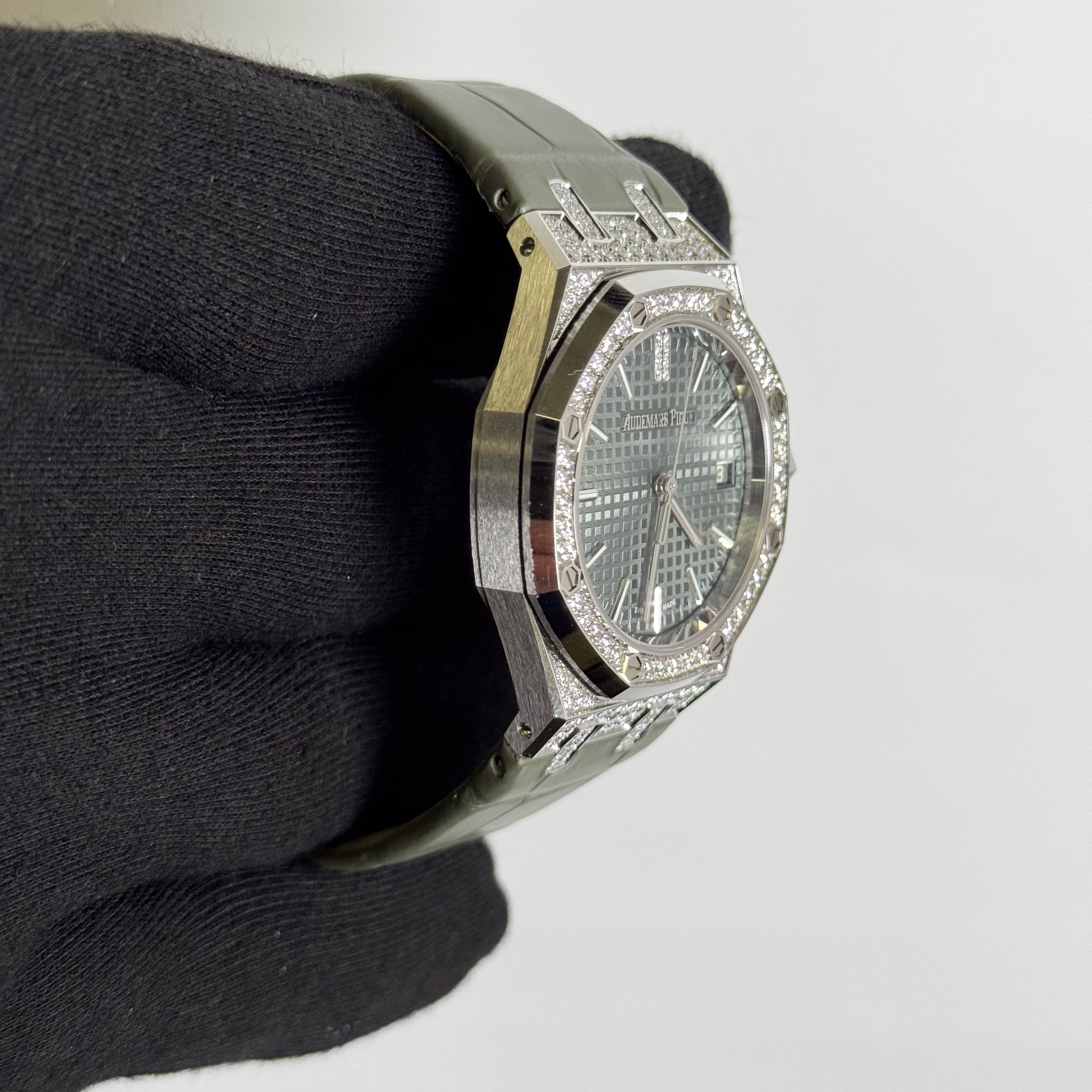 Audemars Piguet Royal Oak 37mm Green Dial Watch Ref# 15551BC.ZZ.D405CR.01