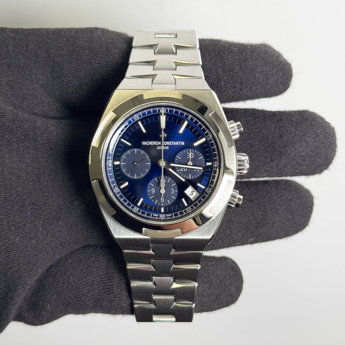 Vacheron Consantin Overseas 42.5mm Blue Dial Watch Ref# 5520V/210A-B148