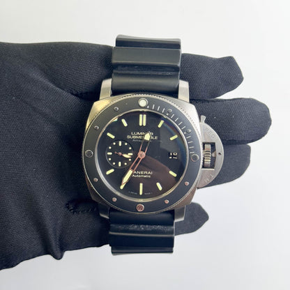 Panerai Submersible 47mm Black Dial Watch Ref# PAM00389