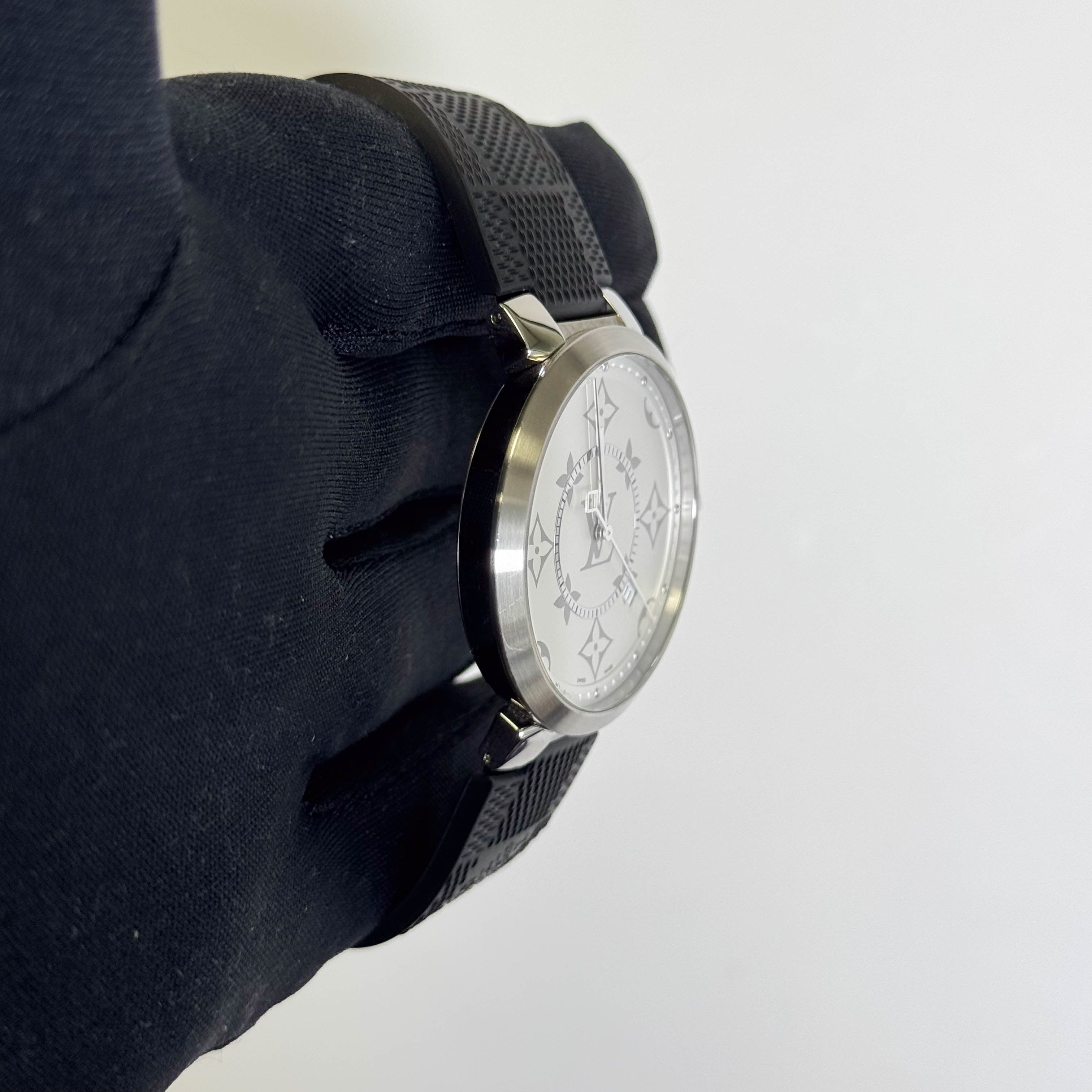 Louis Vuitton Tambour 39mm White Dial Watch Ref# QA120