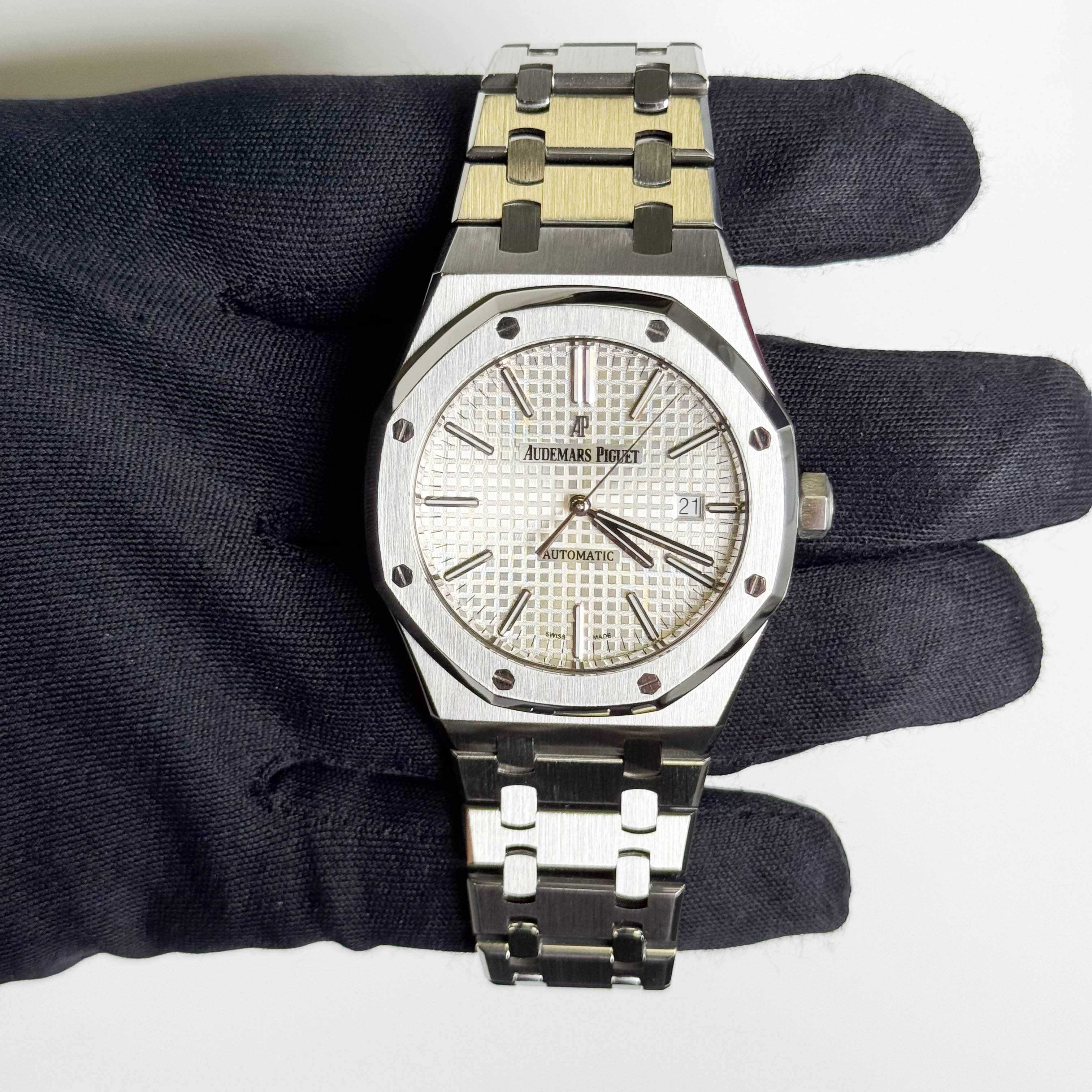 Audemars Piguet Royal Oak 41mm White Dial Watch Ref# 15400ST.OO.1220ST.02 - Happy Jewelers Fine Jewelry Lifetime Warranty